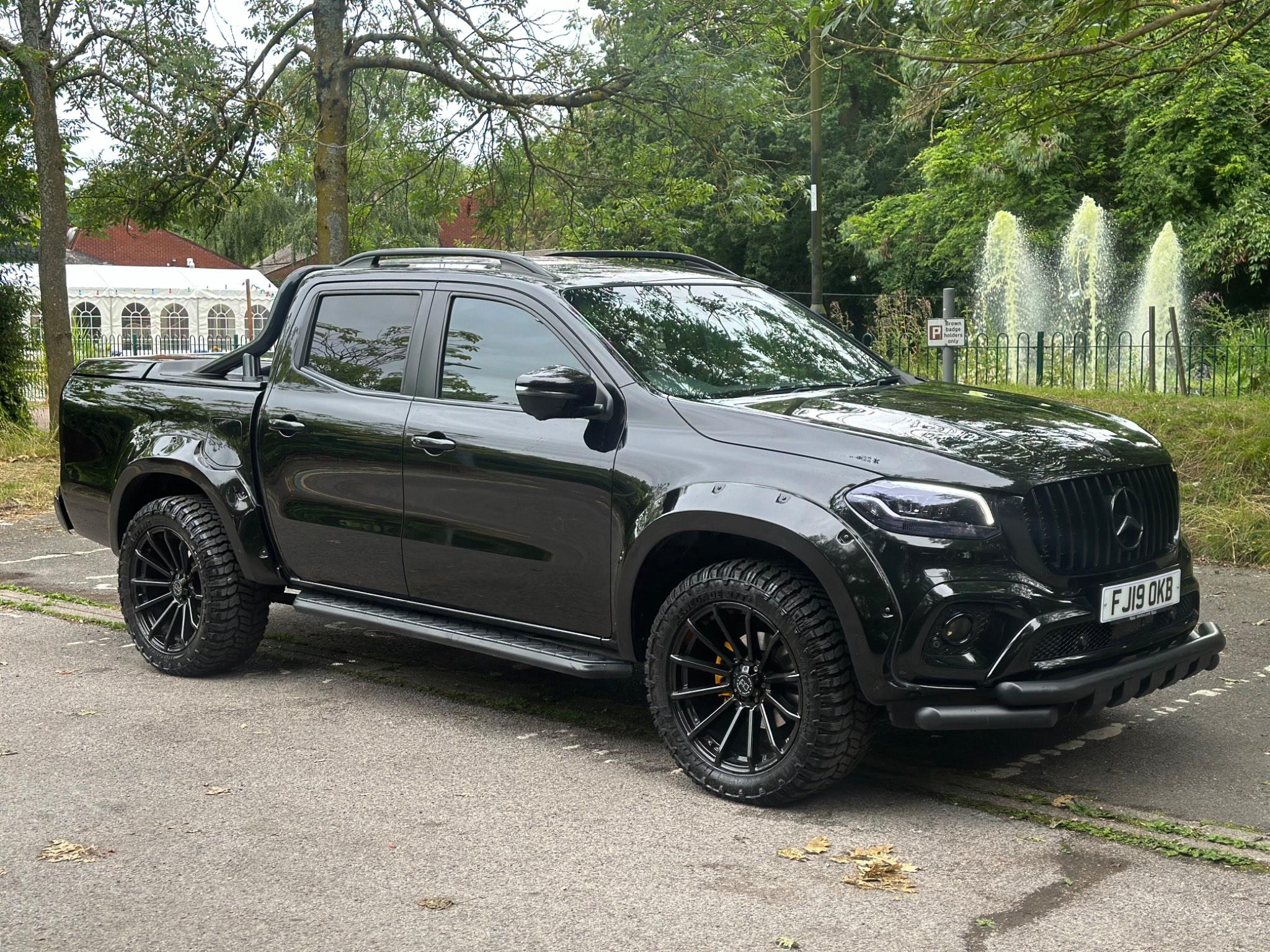 Mercedes-Benz X-Class view 3