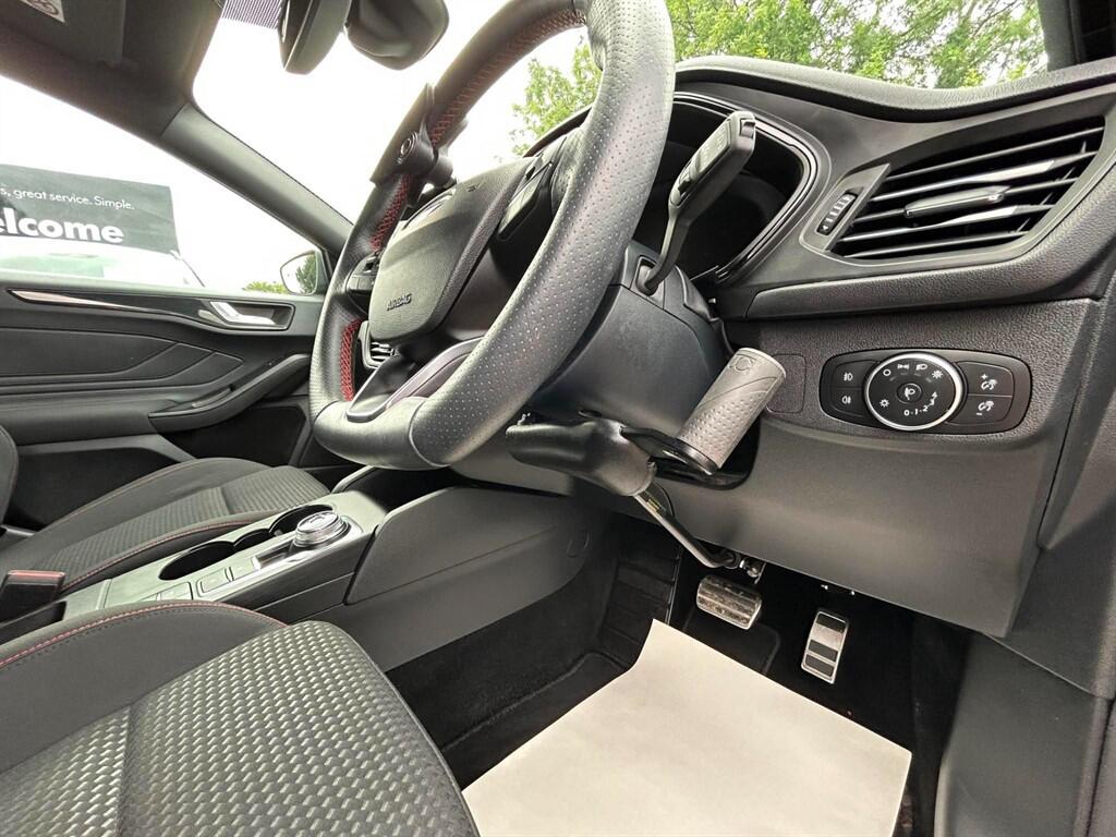 Ford Focus view 12