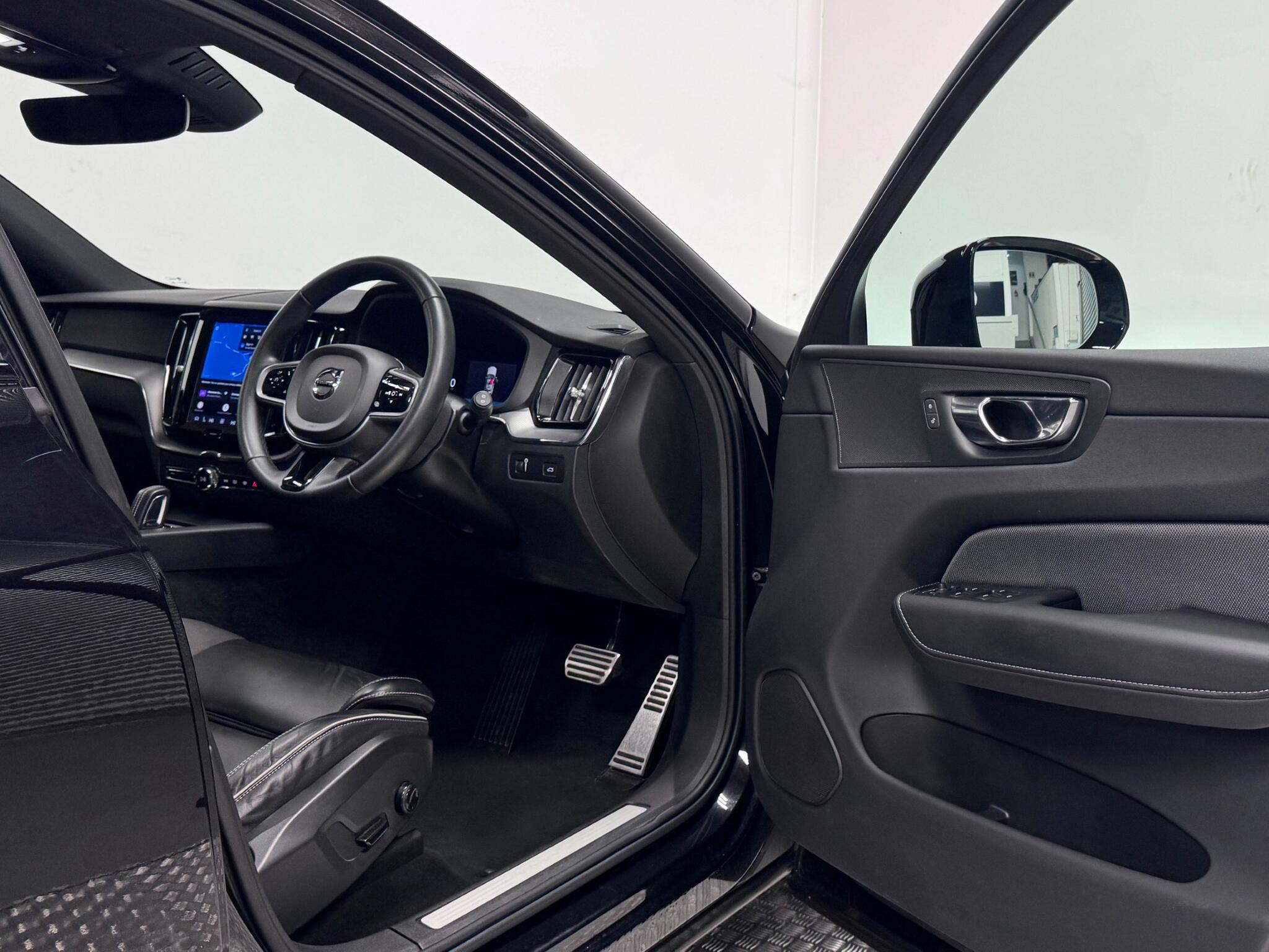 Volvo XC60 view 23