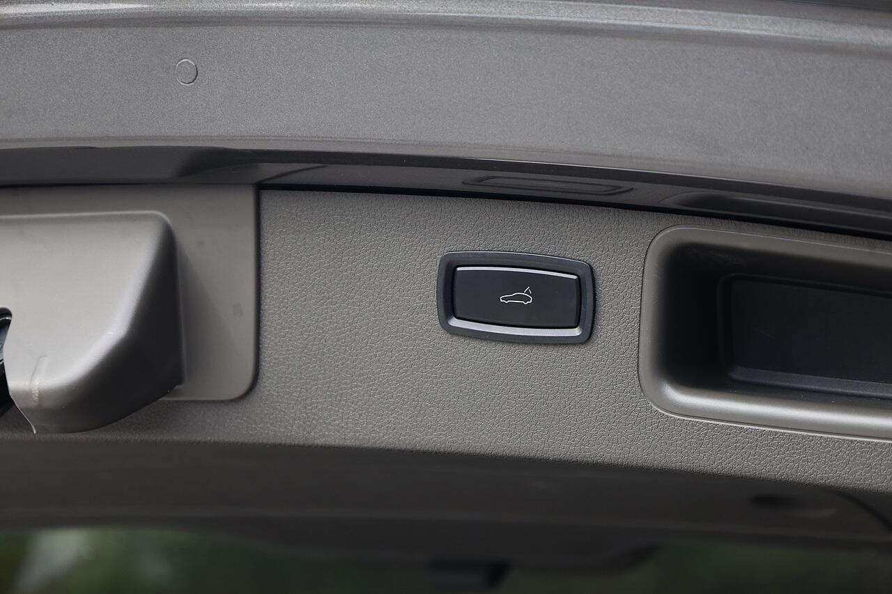 Porsche Macan view 38