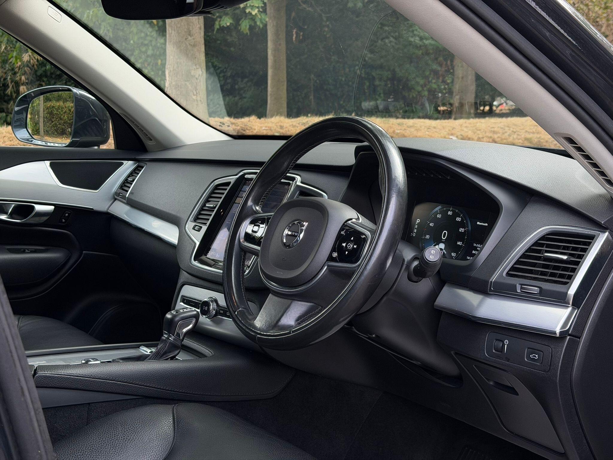 Volvo XC90 view 10