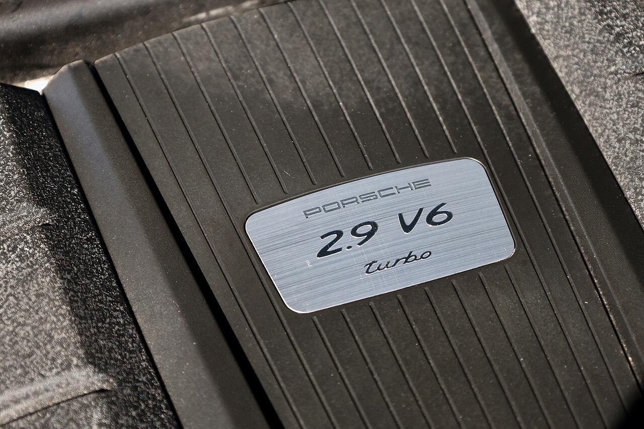 Porsche Macan view 27