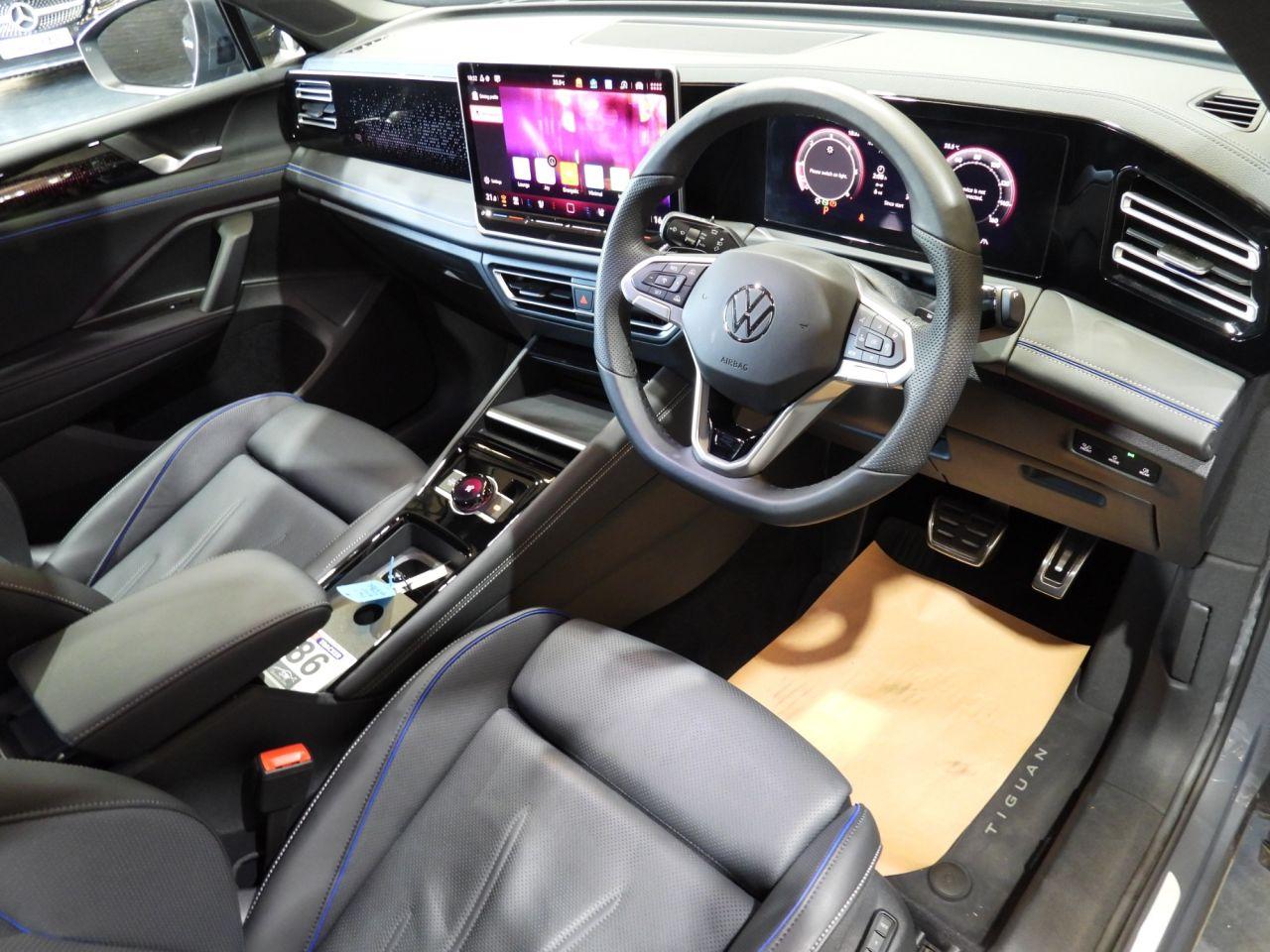 Volkswagen Tiguan view 4