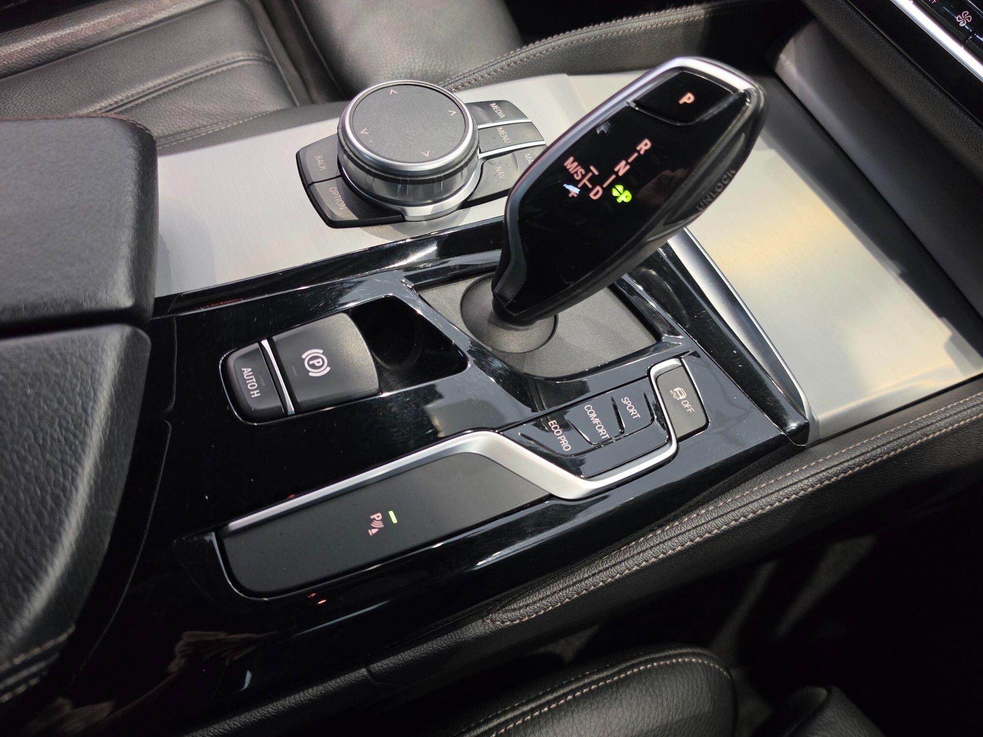 BMW 5 Series view 32
