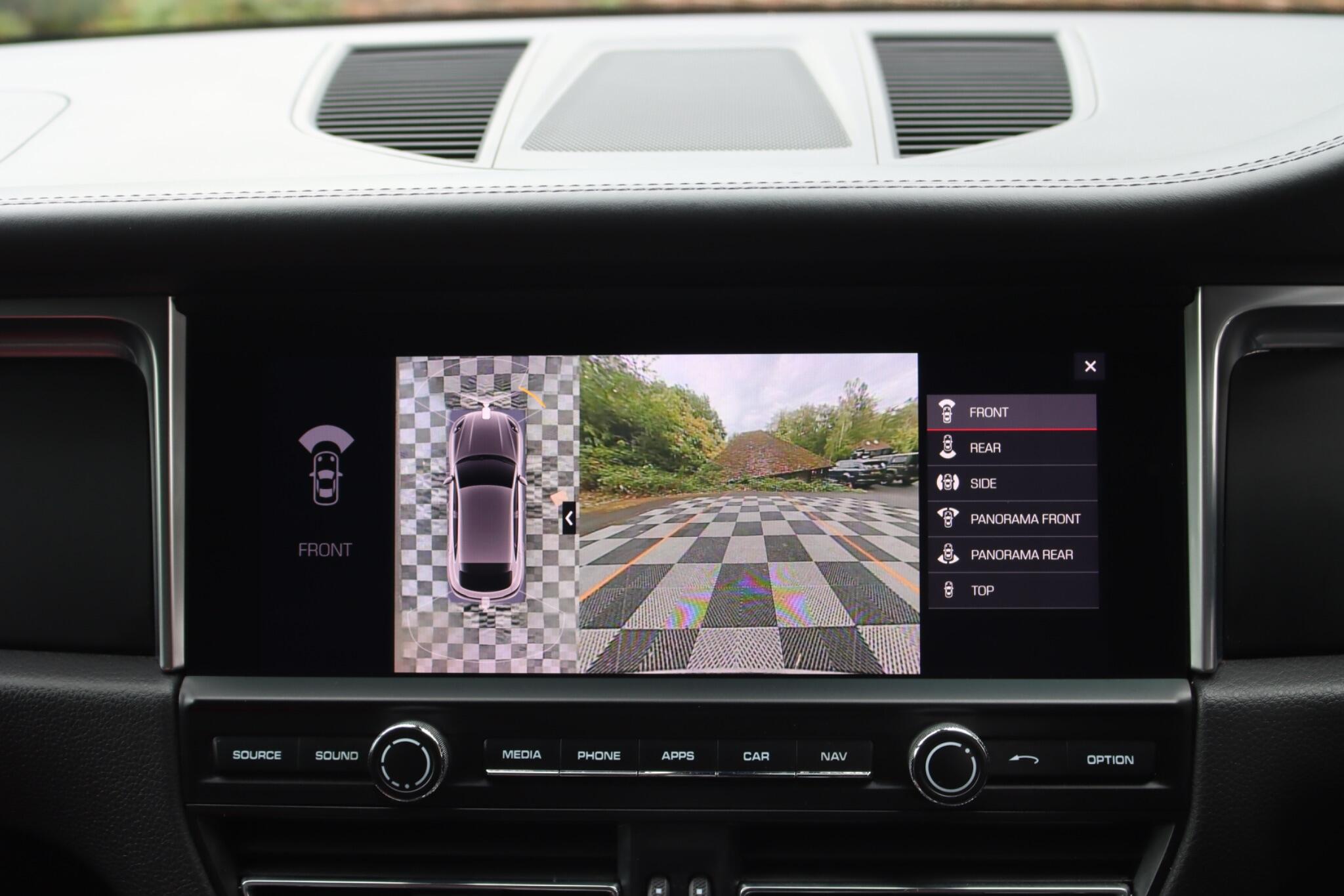 Porsche Macan view 64