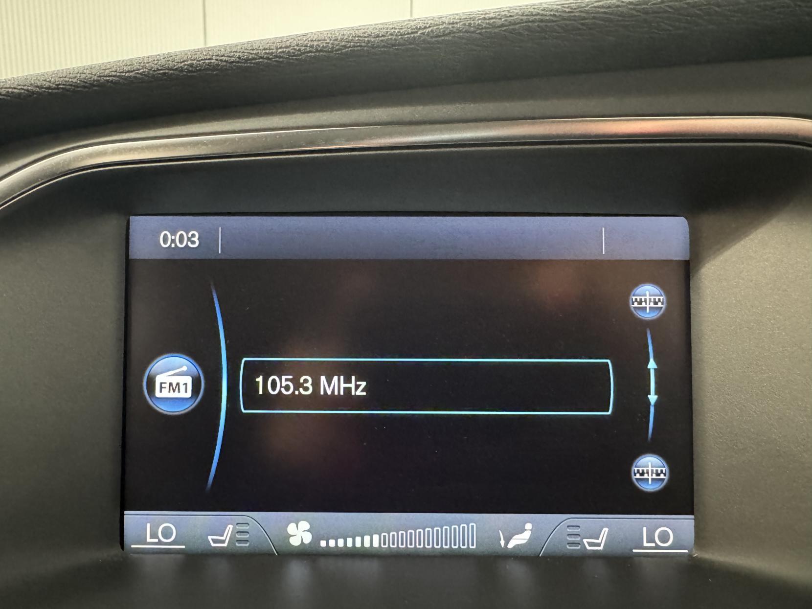 Volvo V40 Cross Country view 63