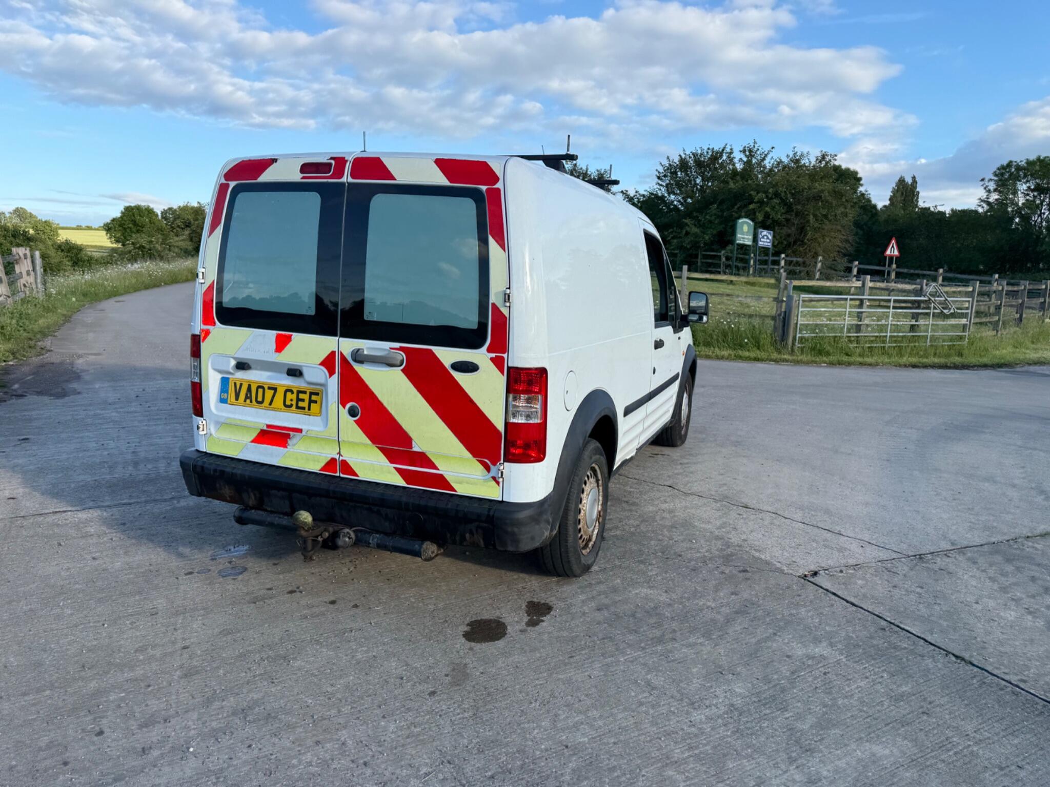 Ford Transit Connect 1.8 TDCi T200 LX L1 H1 4dr — photo 26 of 86
