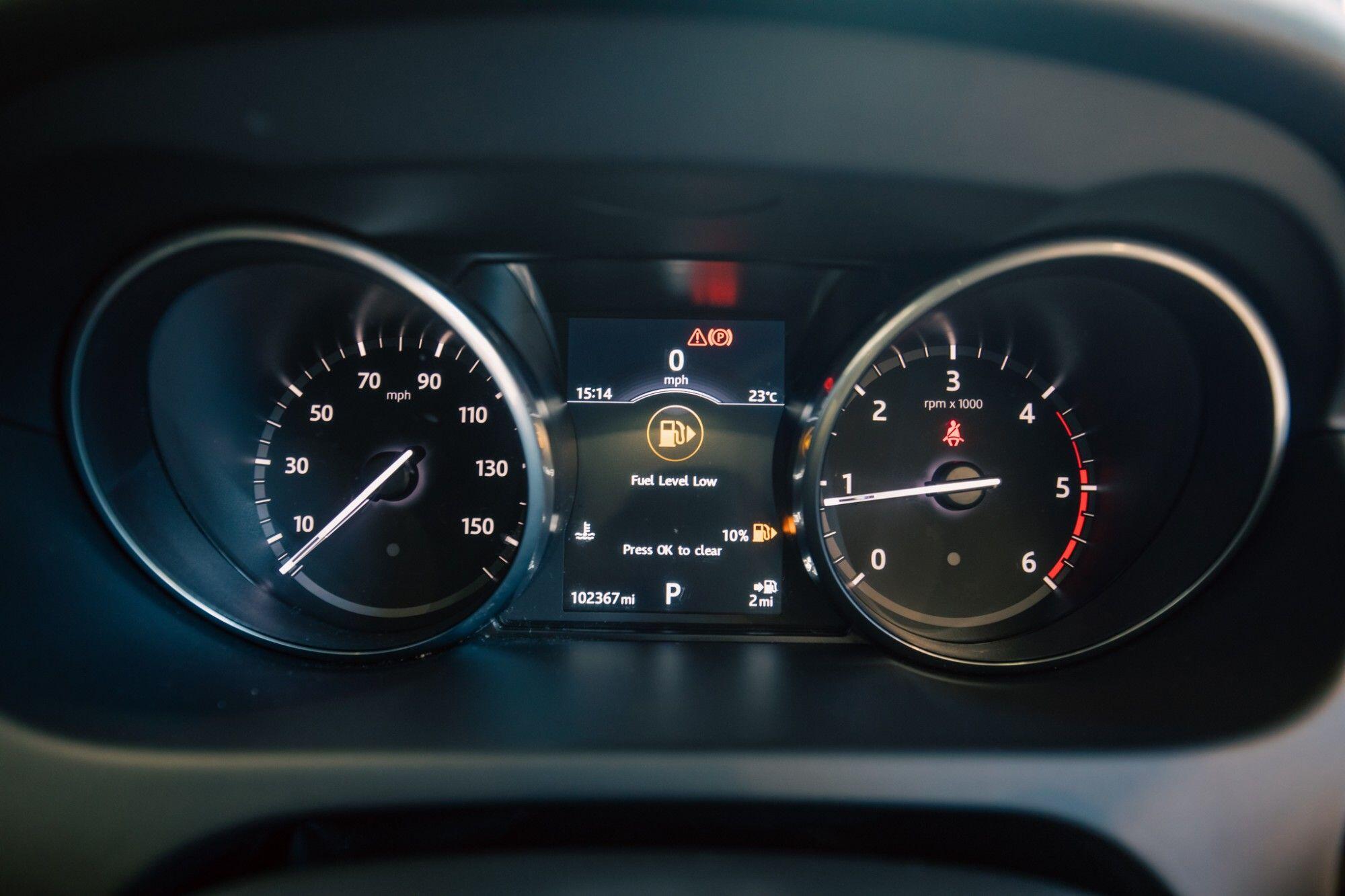 Land Rover Discovery Sport view 17