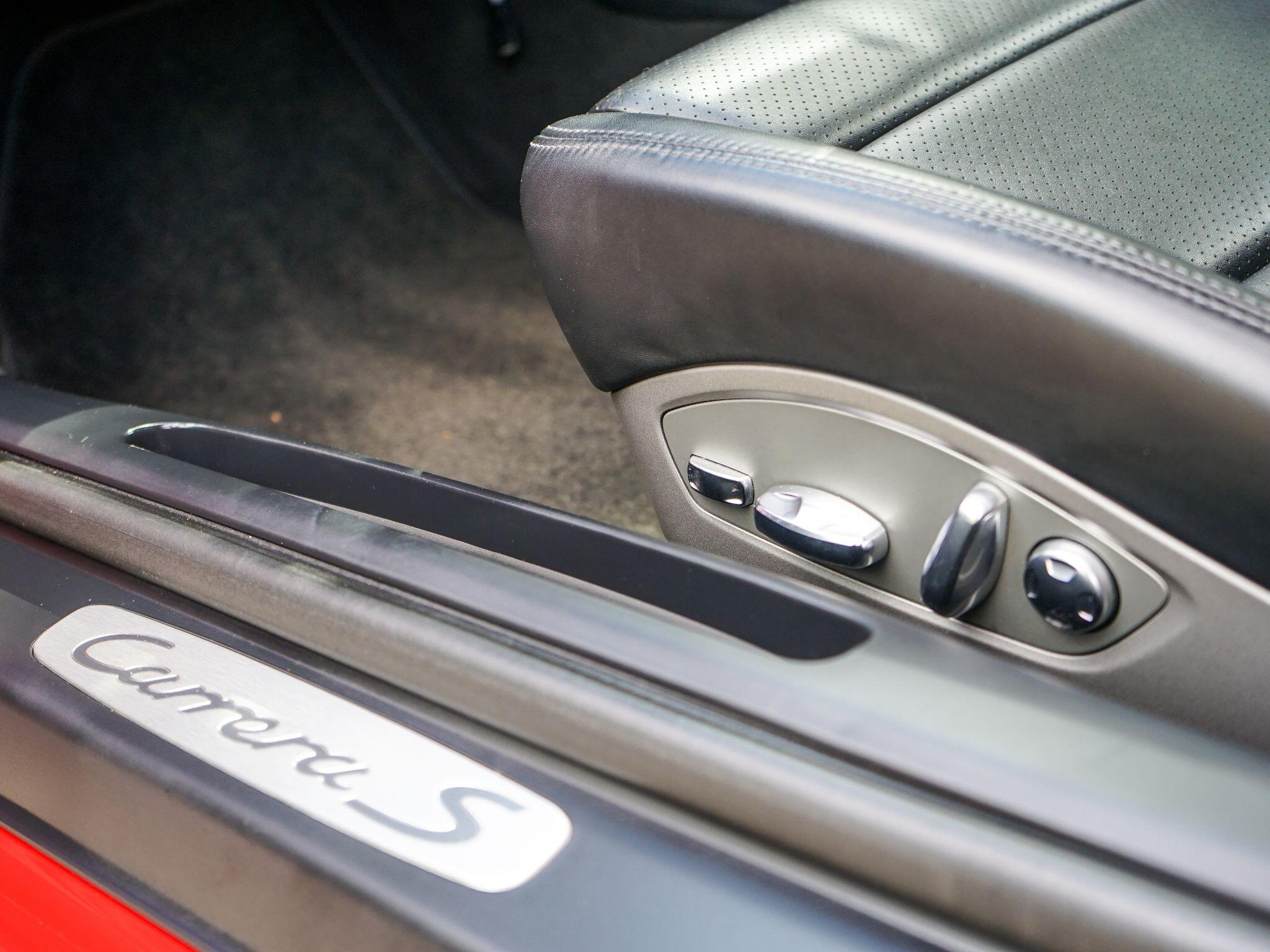 Porsche 911 view 21