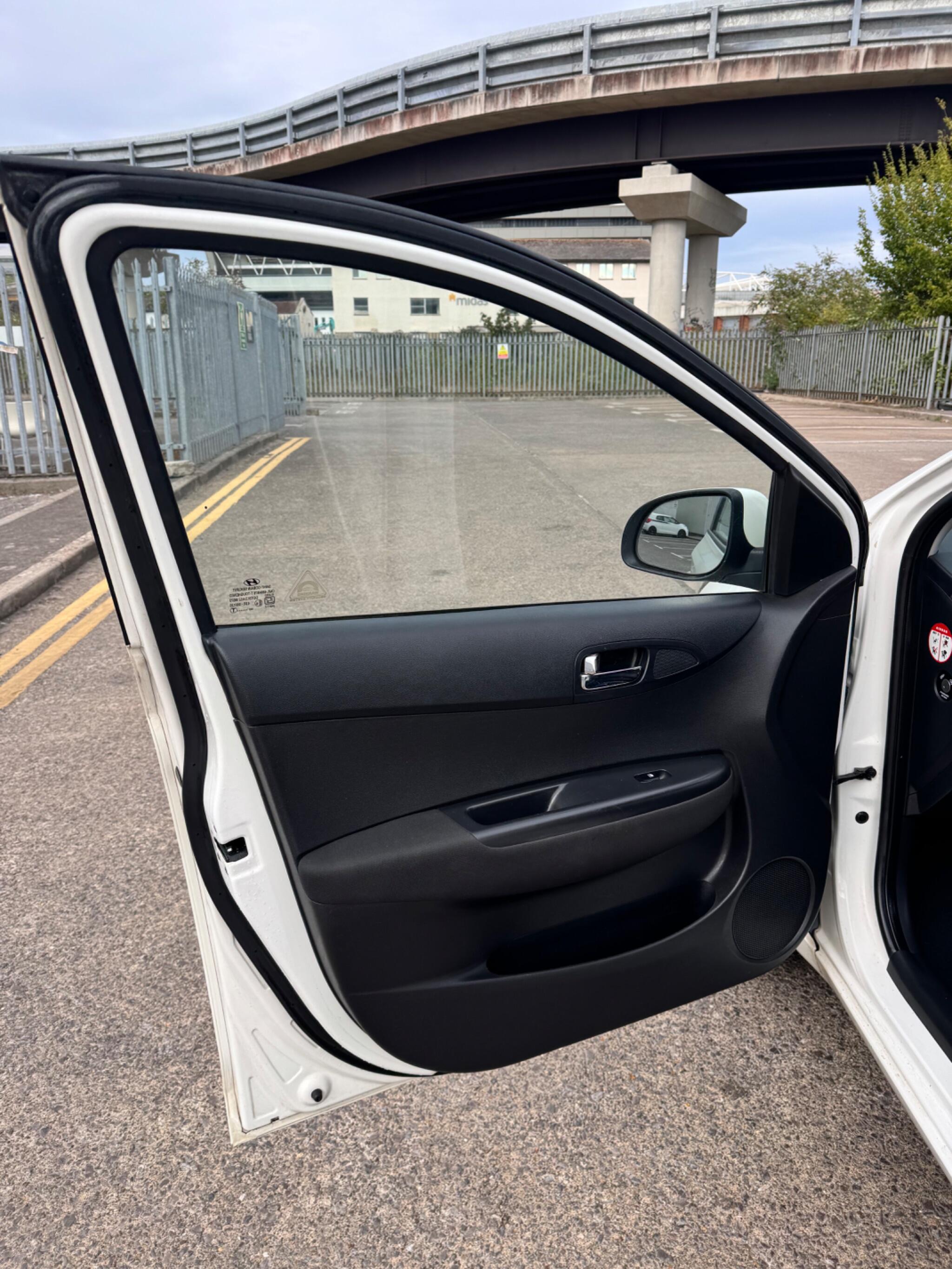 Hyundai i20 view 33