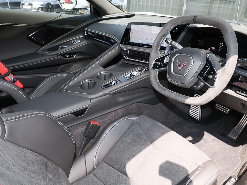 Chevrolet Corvette view 4