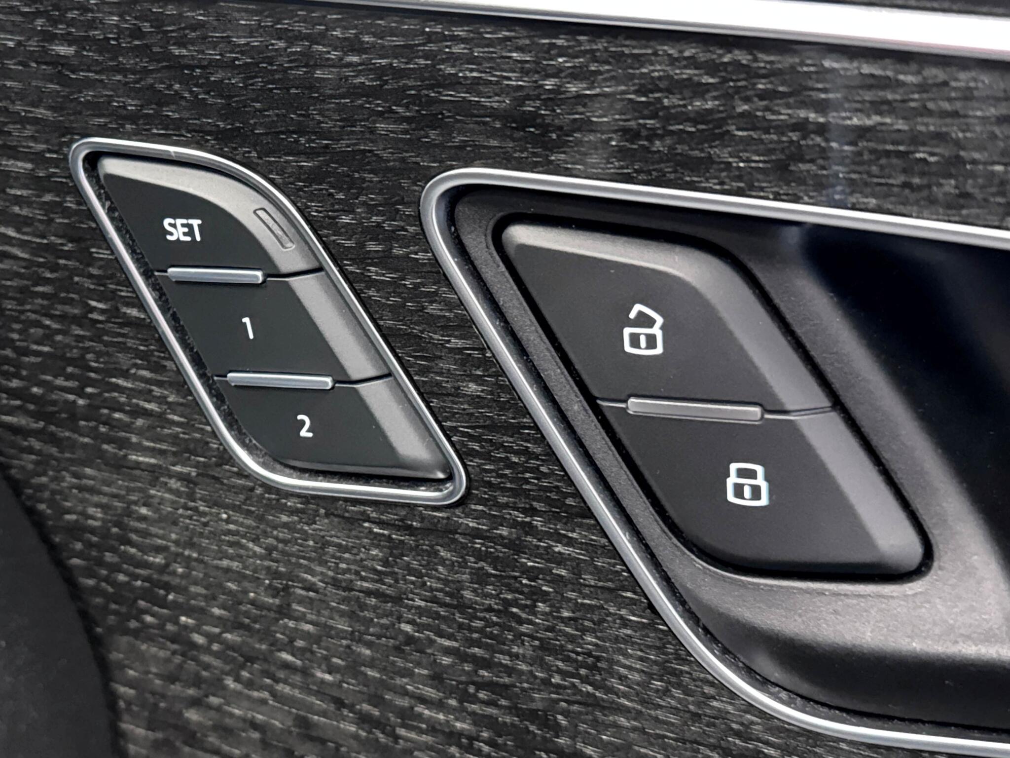 Audi Q8 view 18