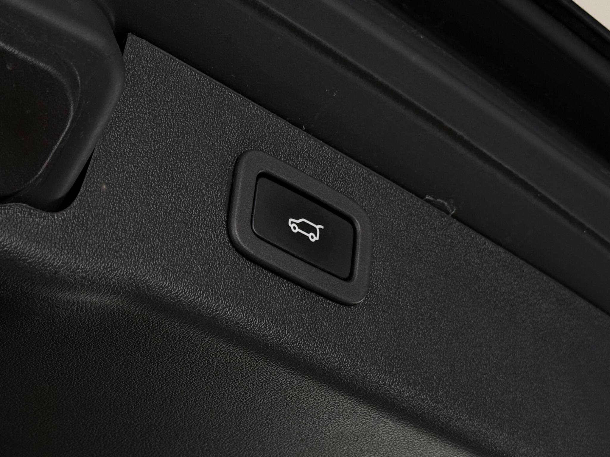 Jaguar XF view 10