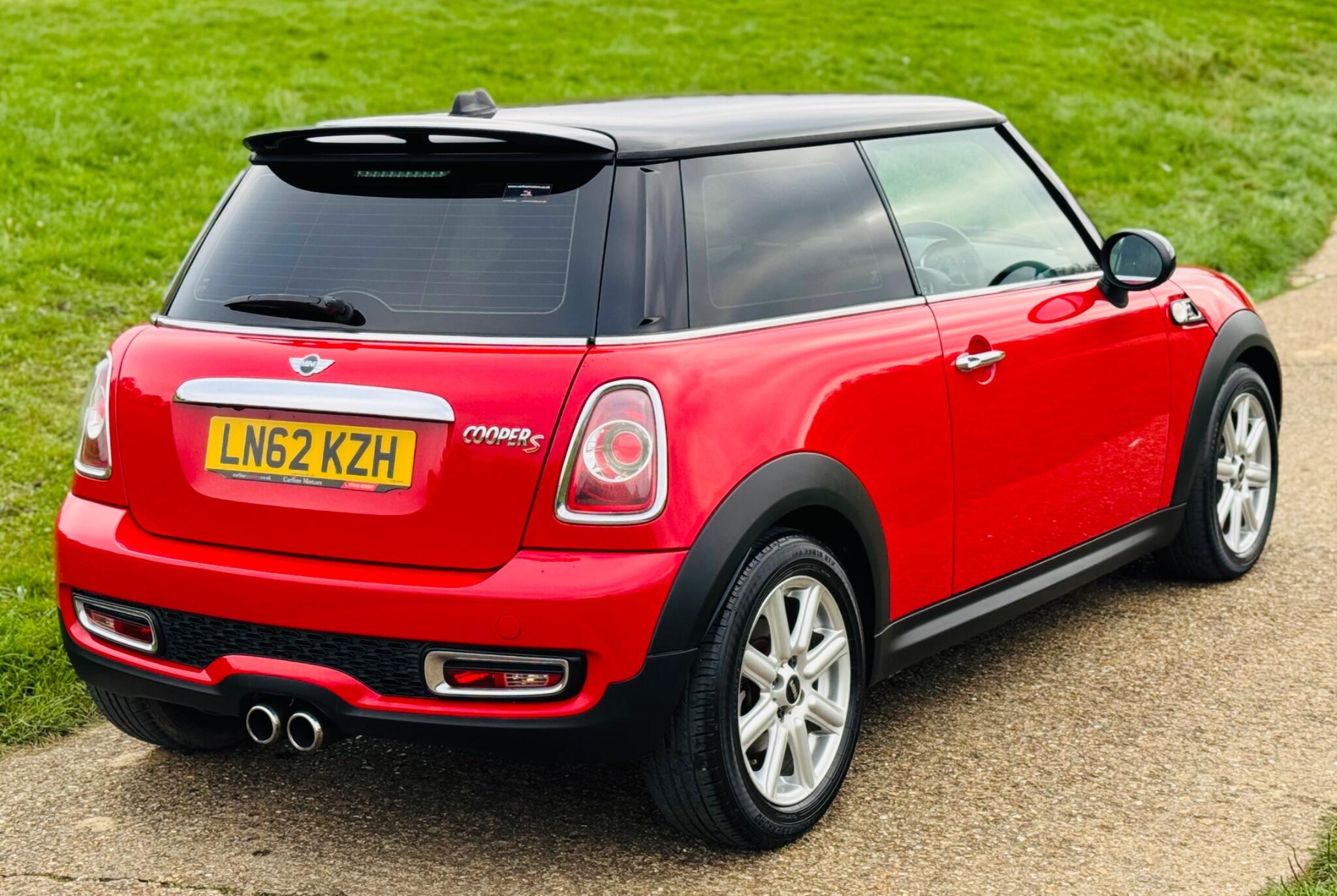 2013 MINI Hatch image 8