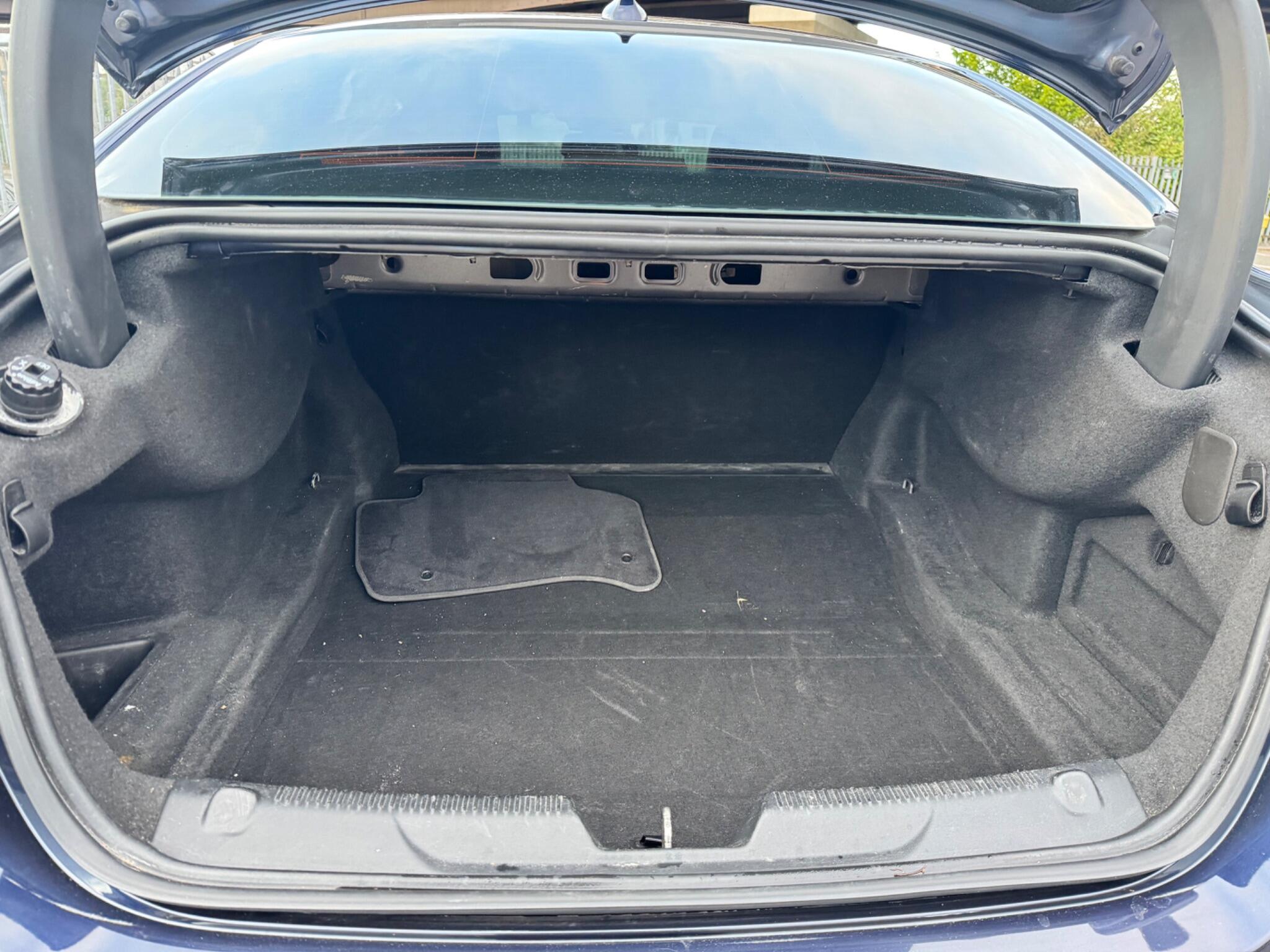 Jaguar Xe view 42