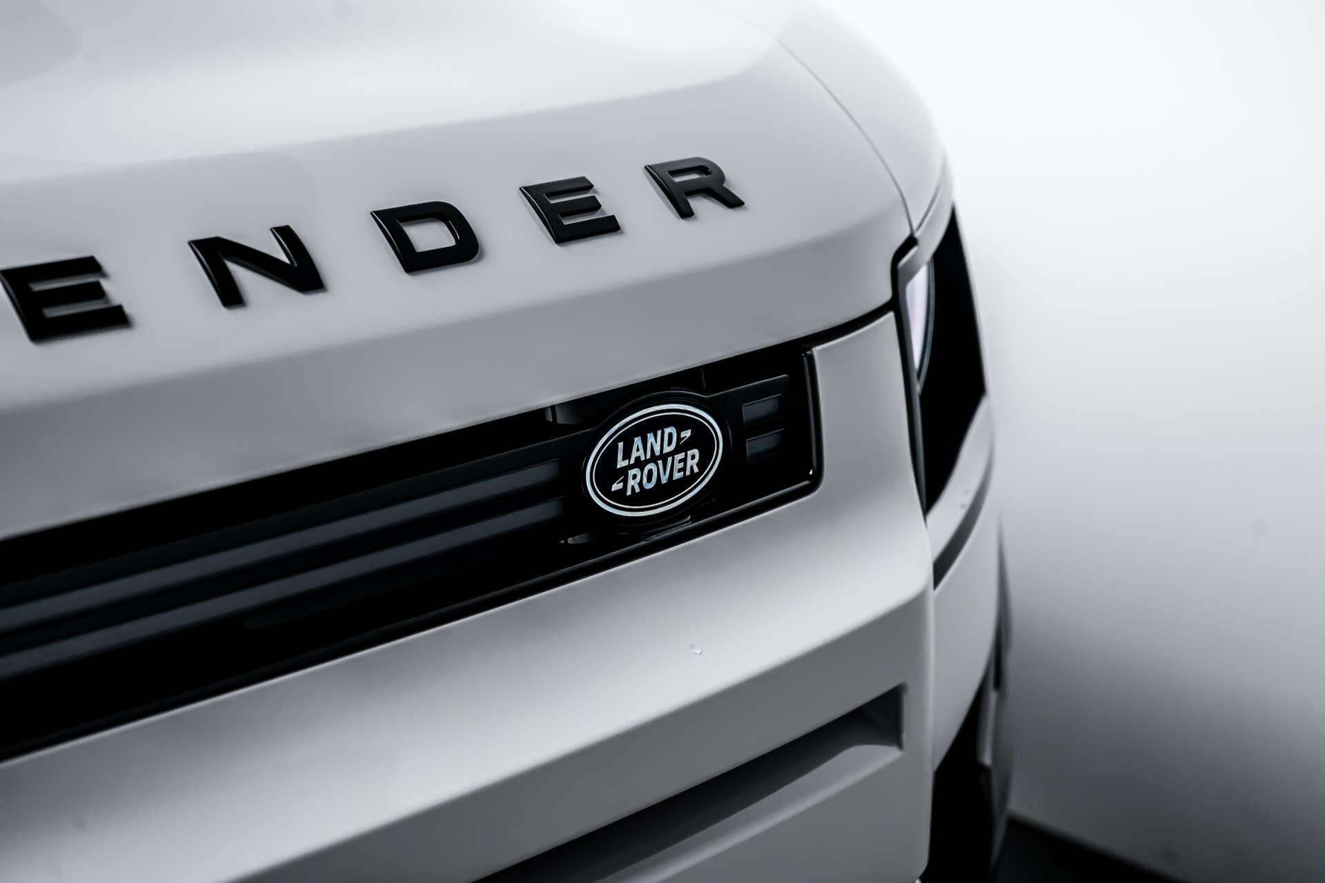 Land Rover Defender 90 view 19