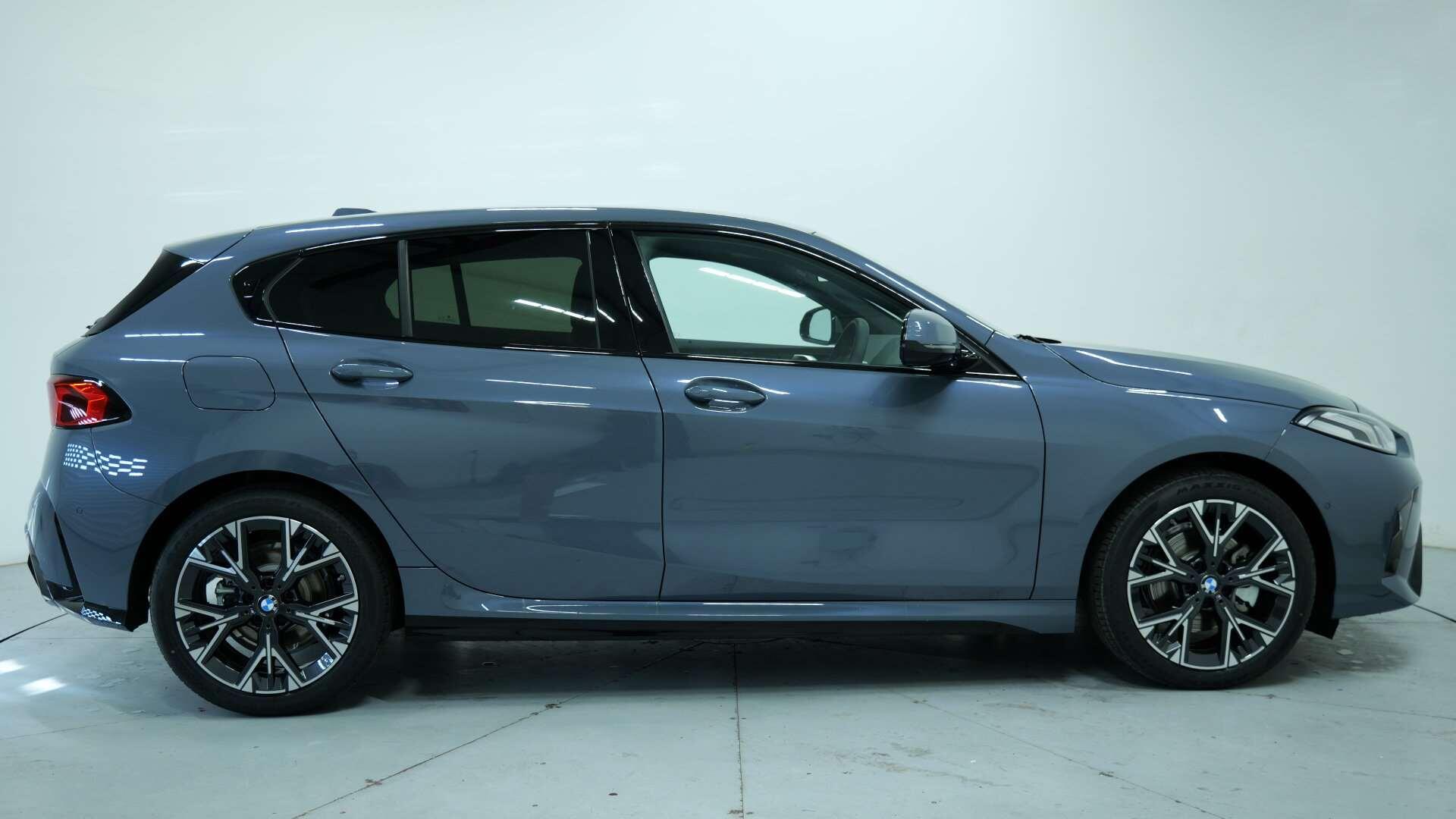 BMW 1 Series view 3