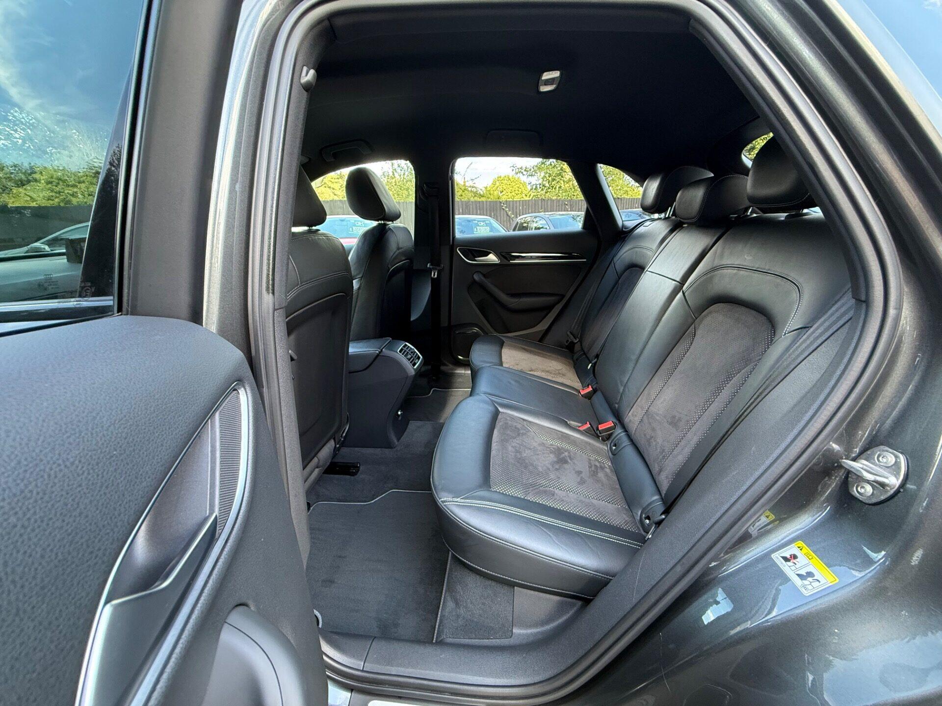 Audi Q3 view 16