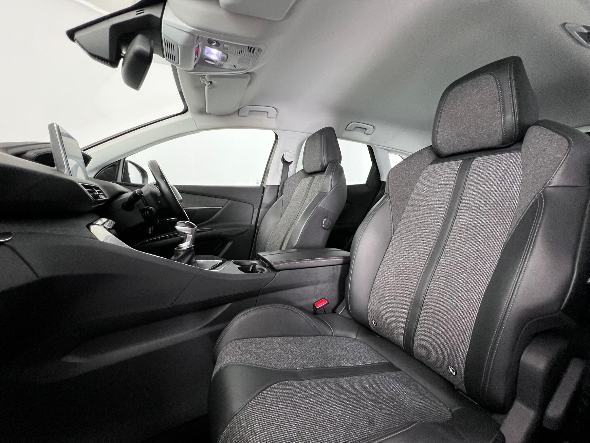 Peugeot 3008 view 13