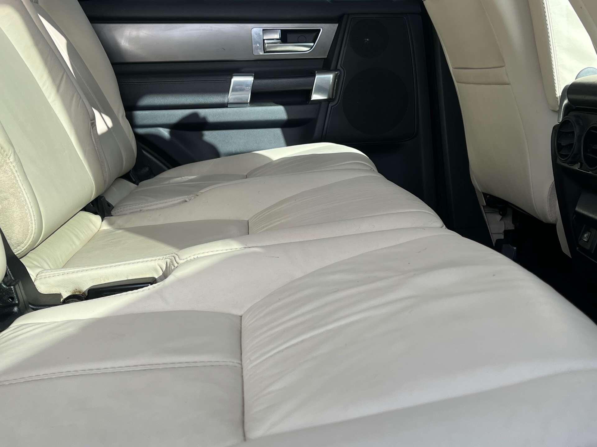 Land Rover Discovery view 28
