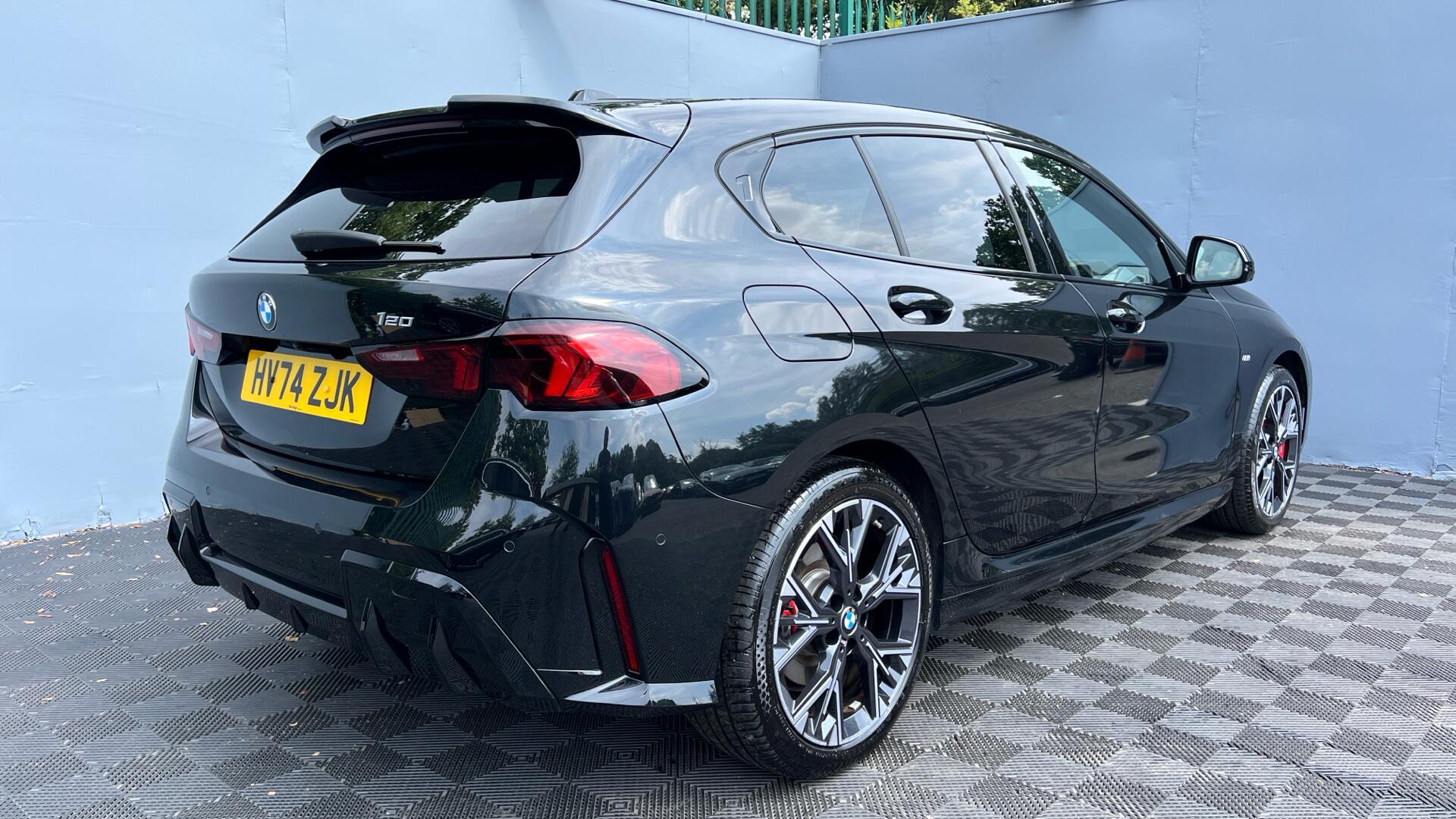BMW 1 Series view 28