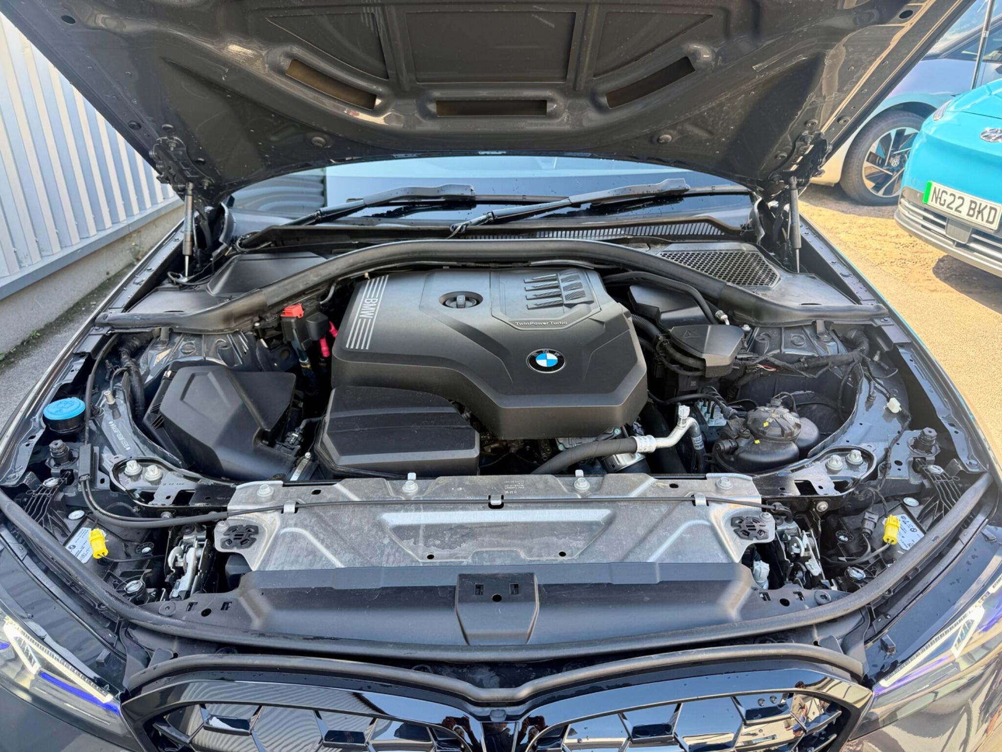 BMW 3 Series view 21