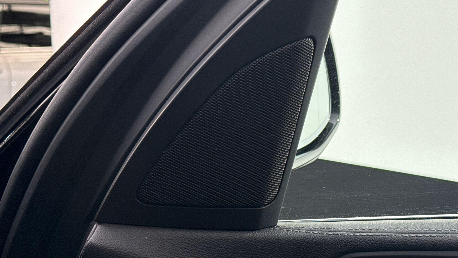 BMW X5 view 21
