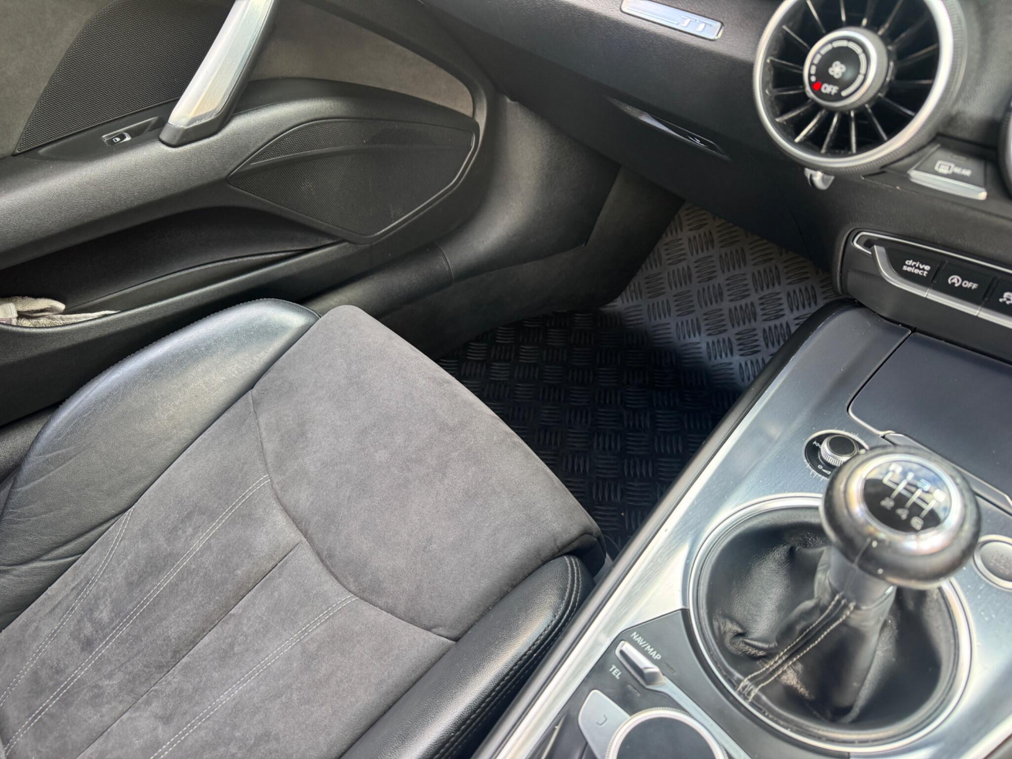 Audi TT view 24