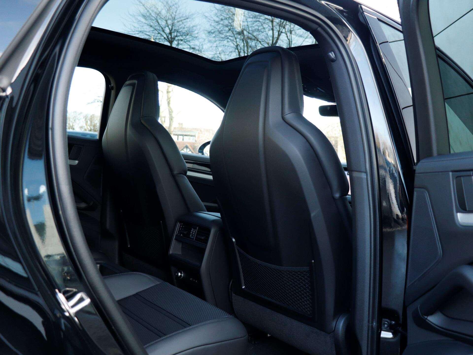 Porsche Cayenne view 27