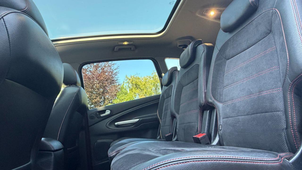 Ford S-Max view 14
