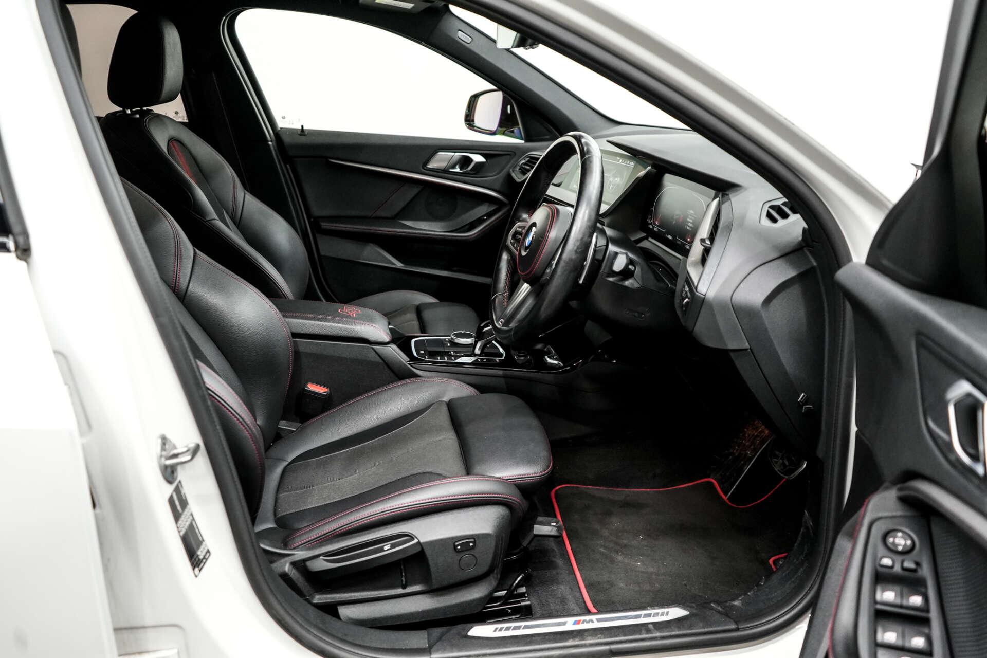 BMW 1 Series view 15