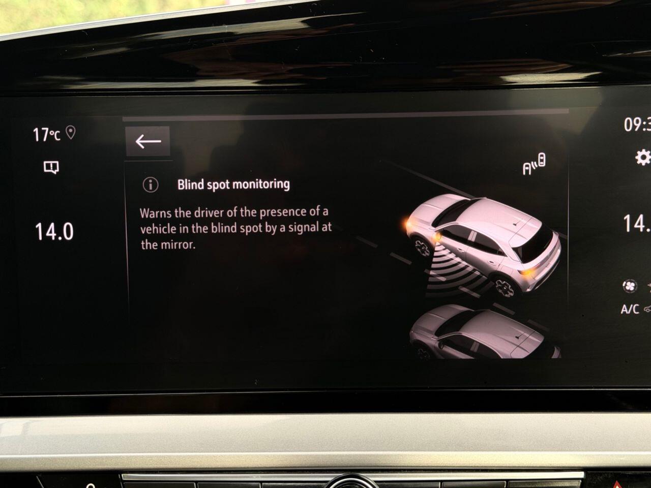 Vauxhall Mokka Electric view 56