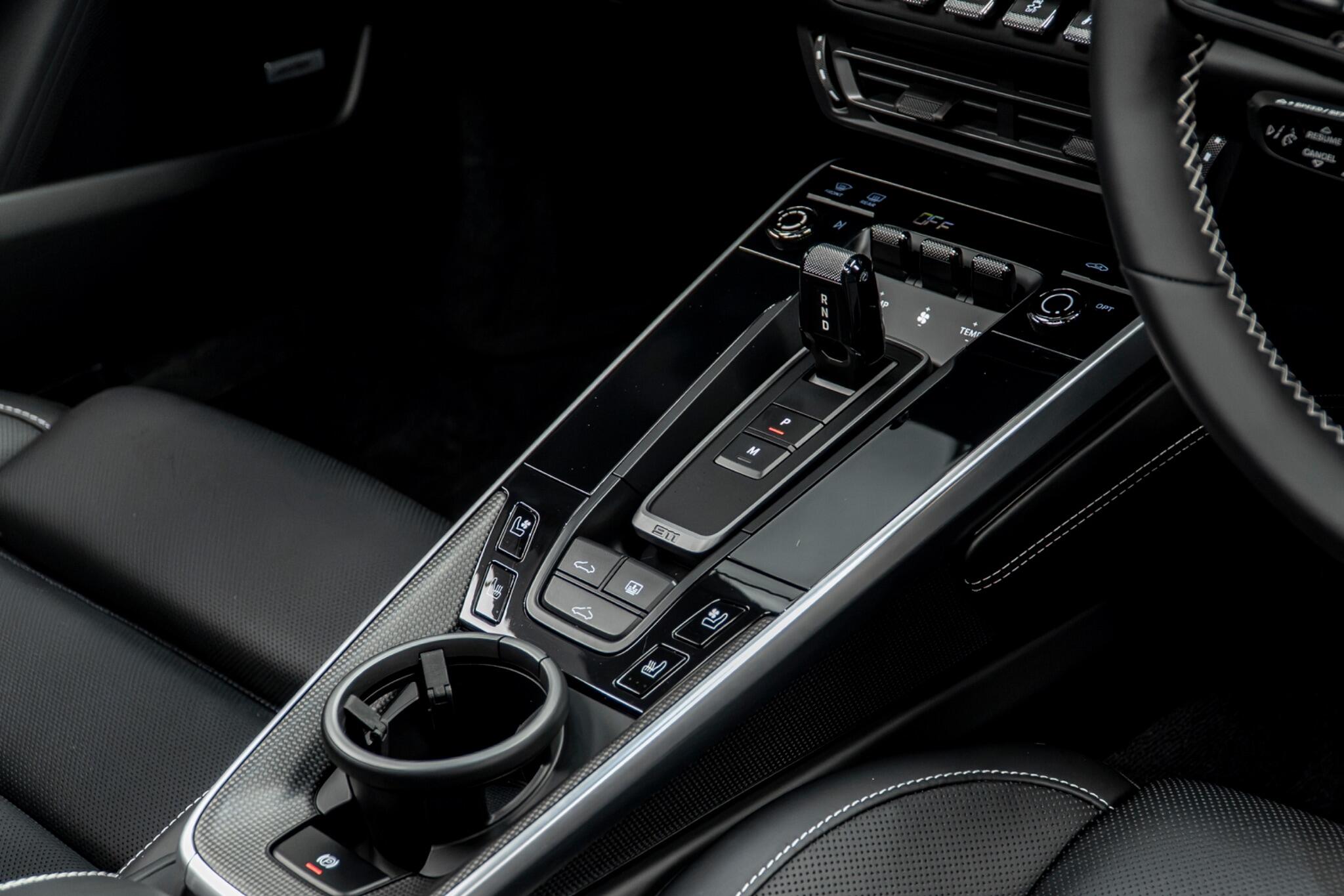 Porsche 911 view 34
