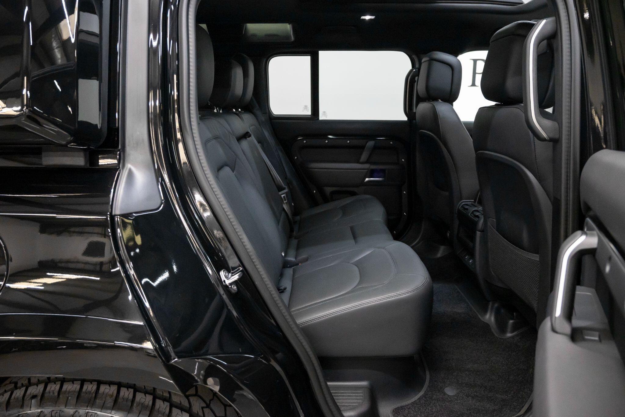 Land Rover Defender view 22