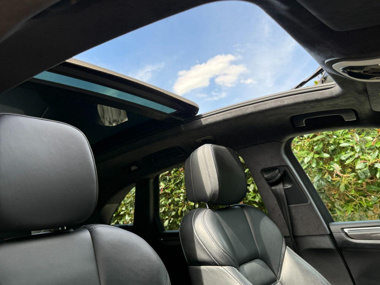 Porsche Macan view 12