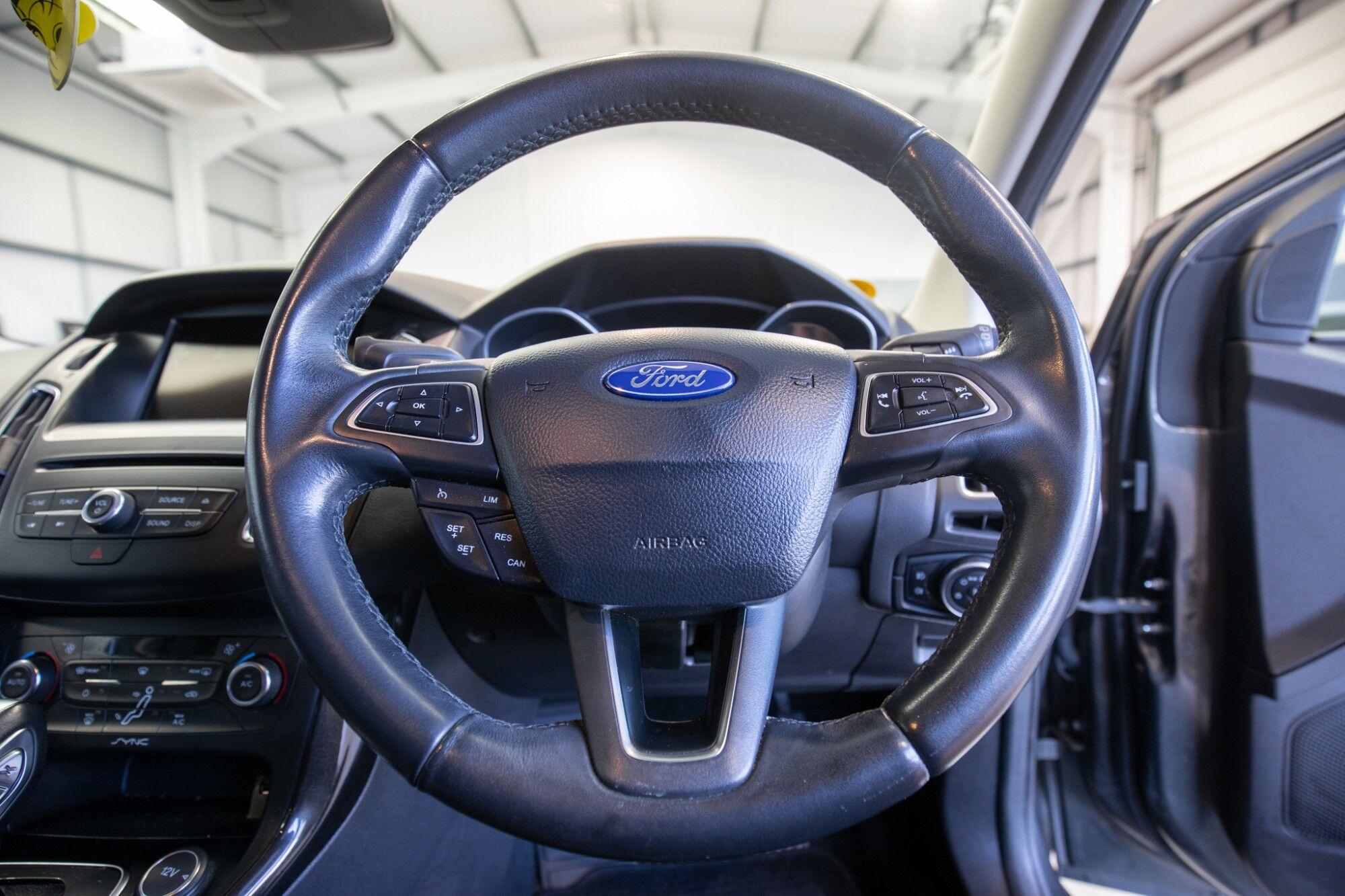 Ford Focus view 16