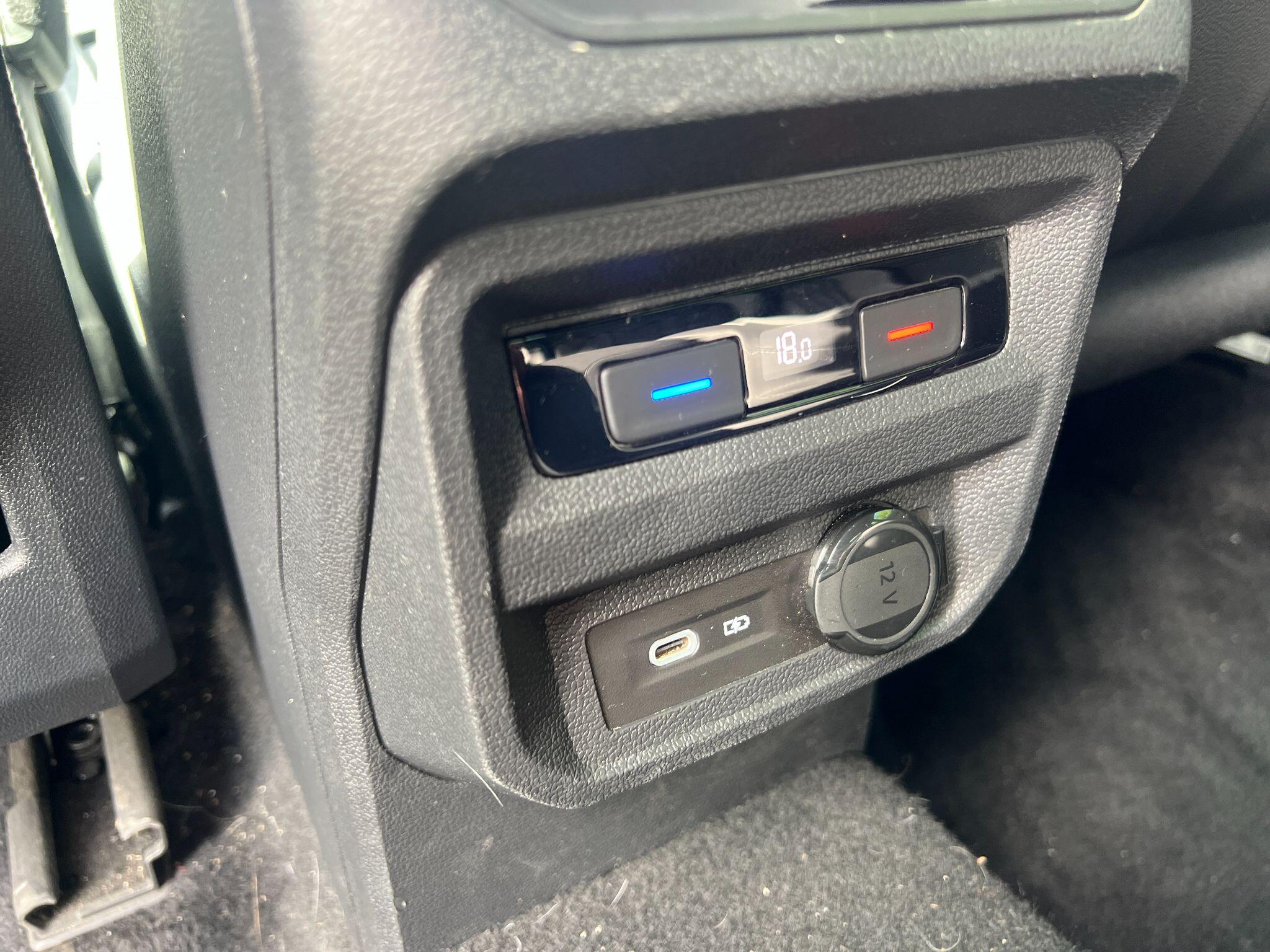 Volkswagen Tiguan view 13