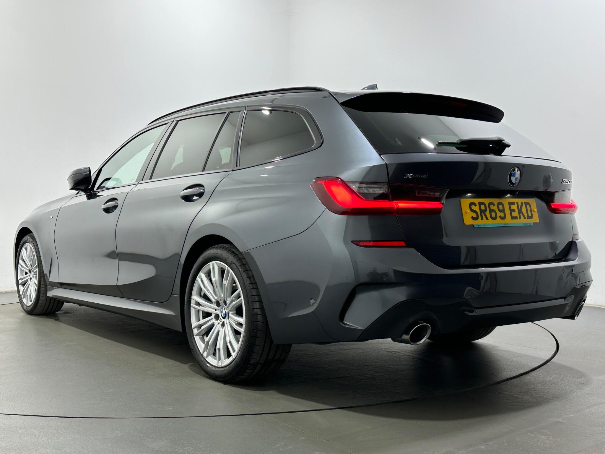 BMW 3 Series view 52