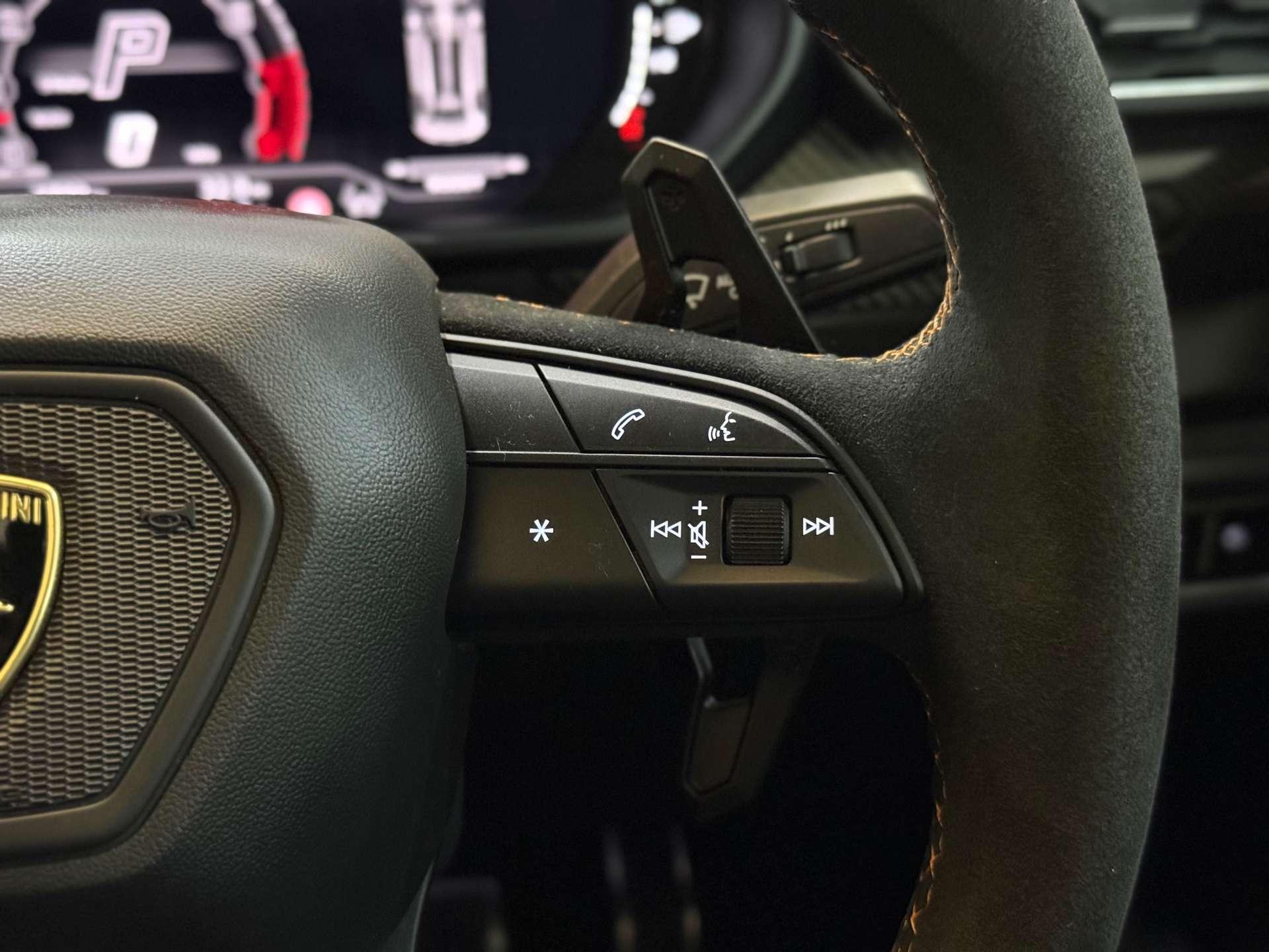 Lamborghini Urus view 37