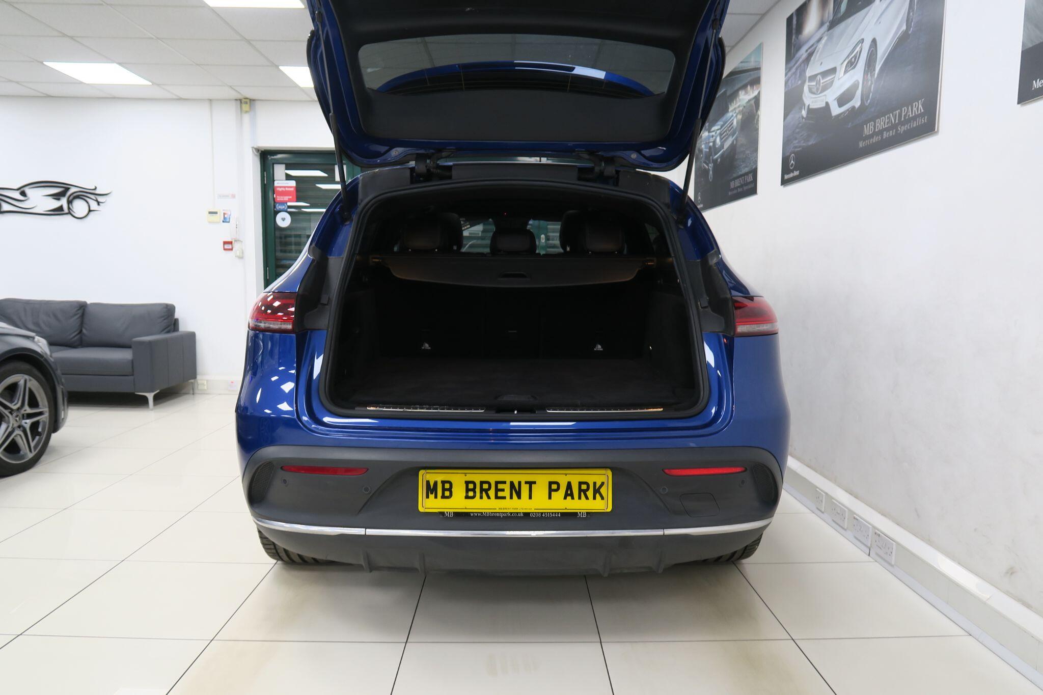 Mercedes-Benz EQC view 20