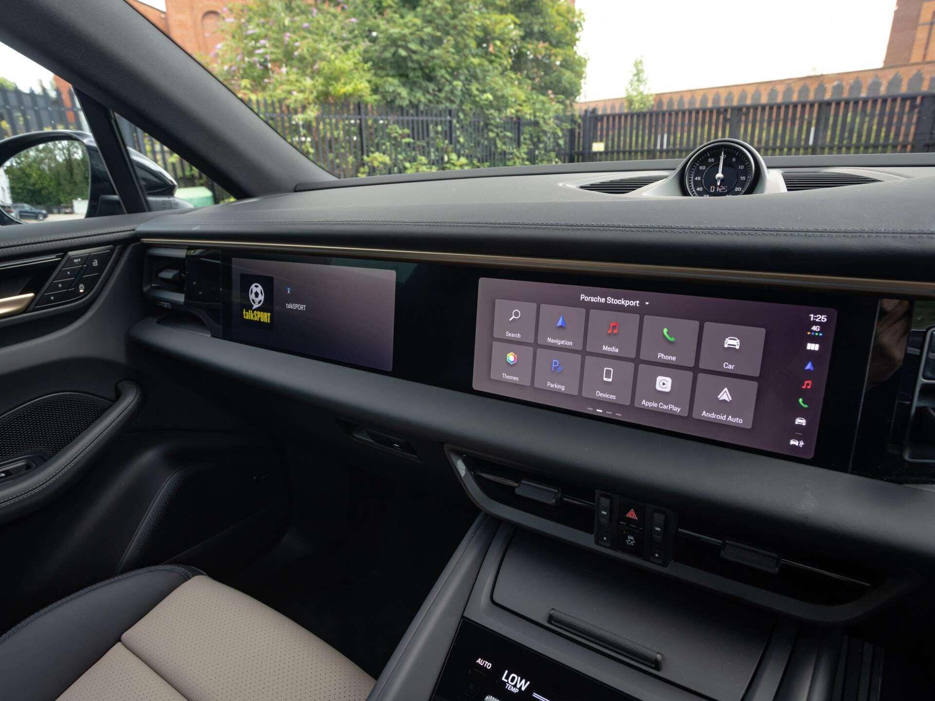 Porsche Macan view 20