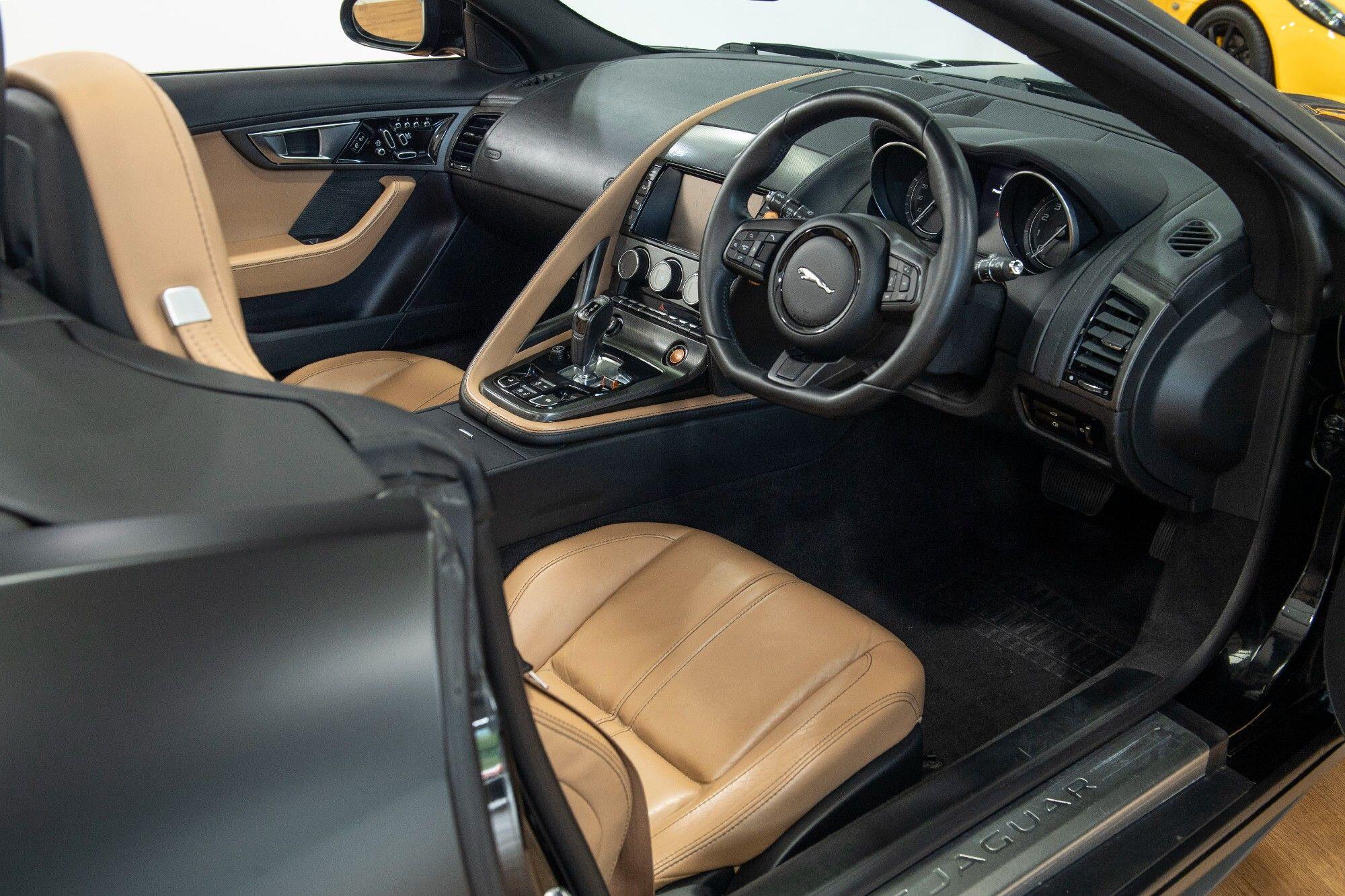 Jaguar F-Type view 10