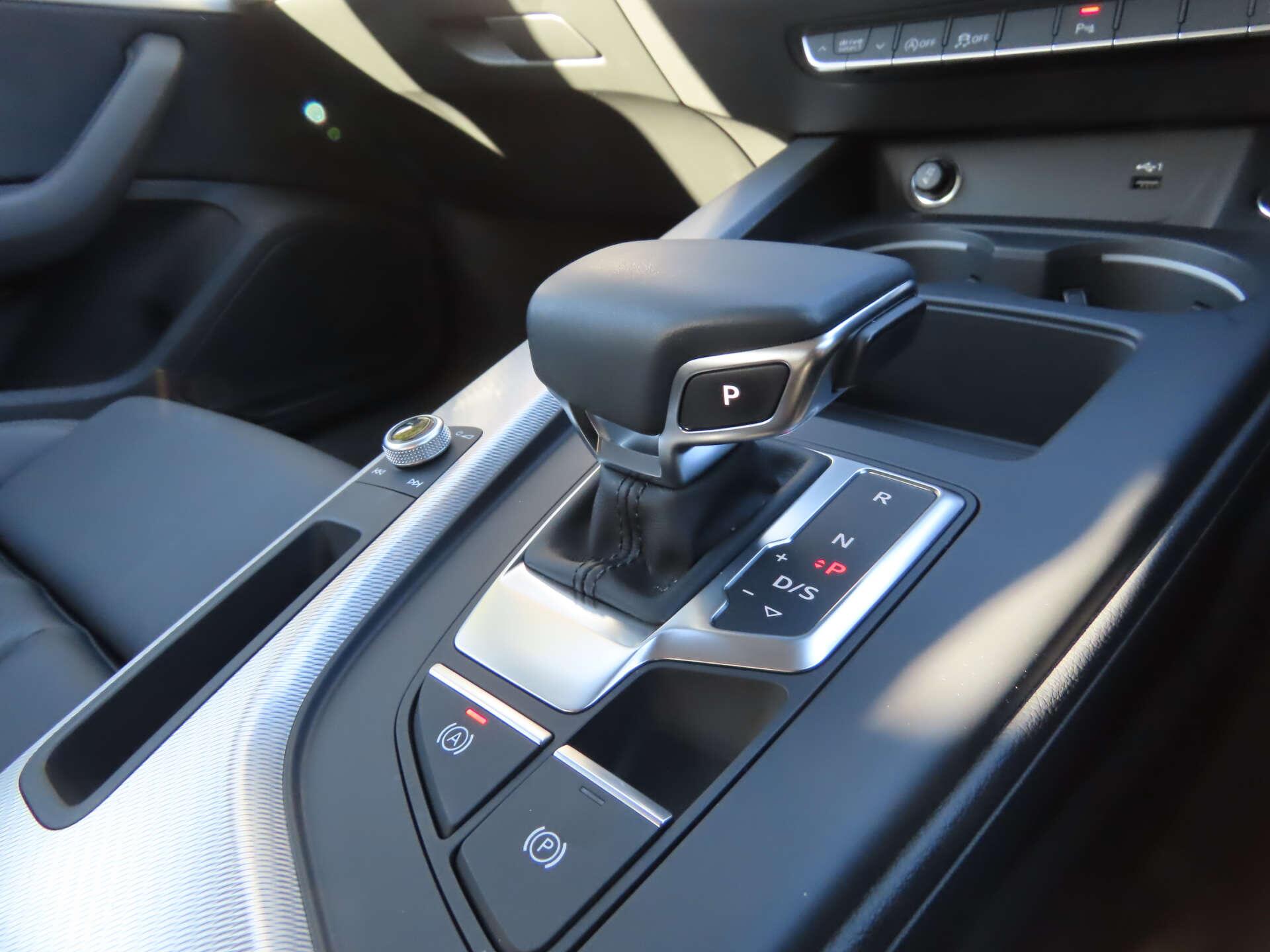 Audi A4 view 13
