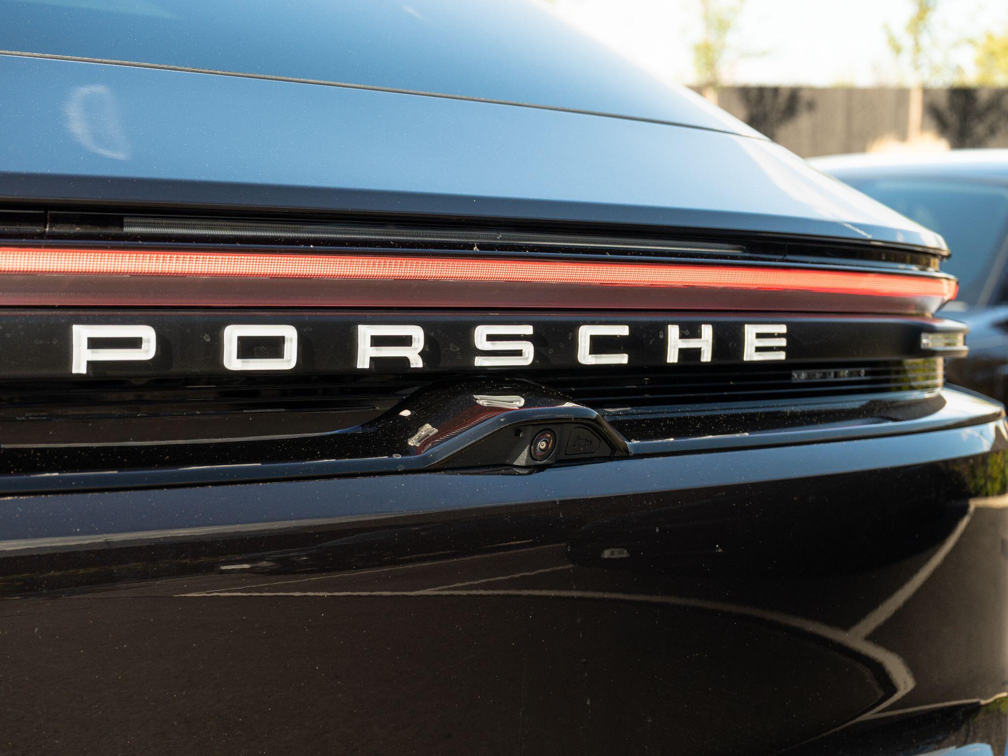 Porsche Macan view 12