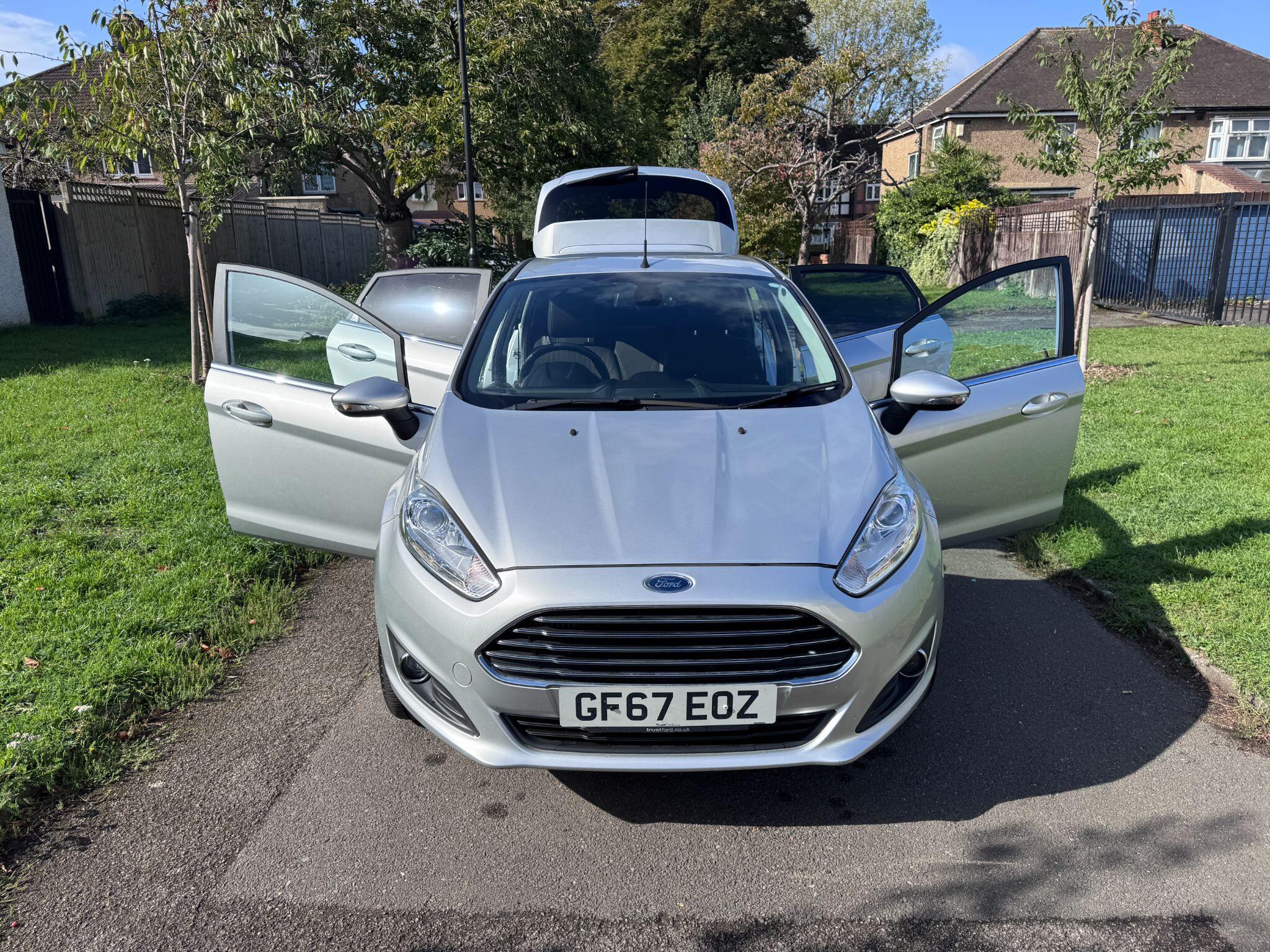 2017 Ford Fiesta image 26