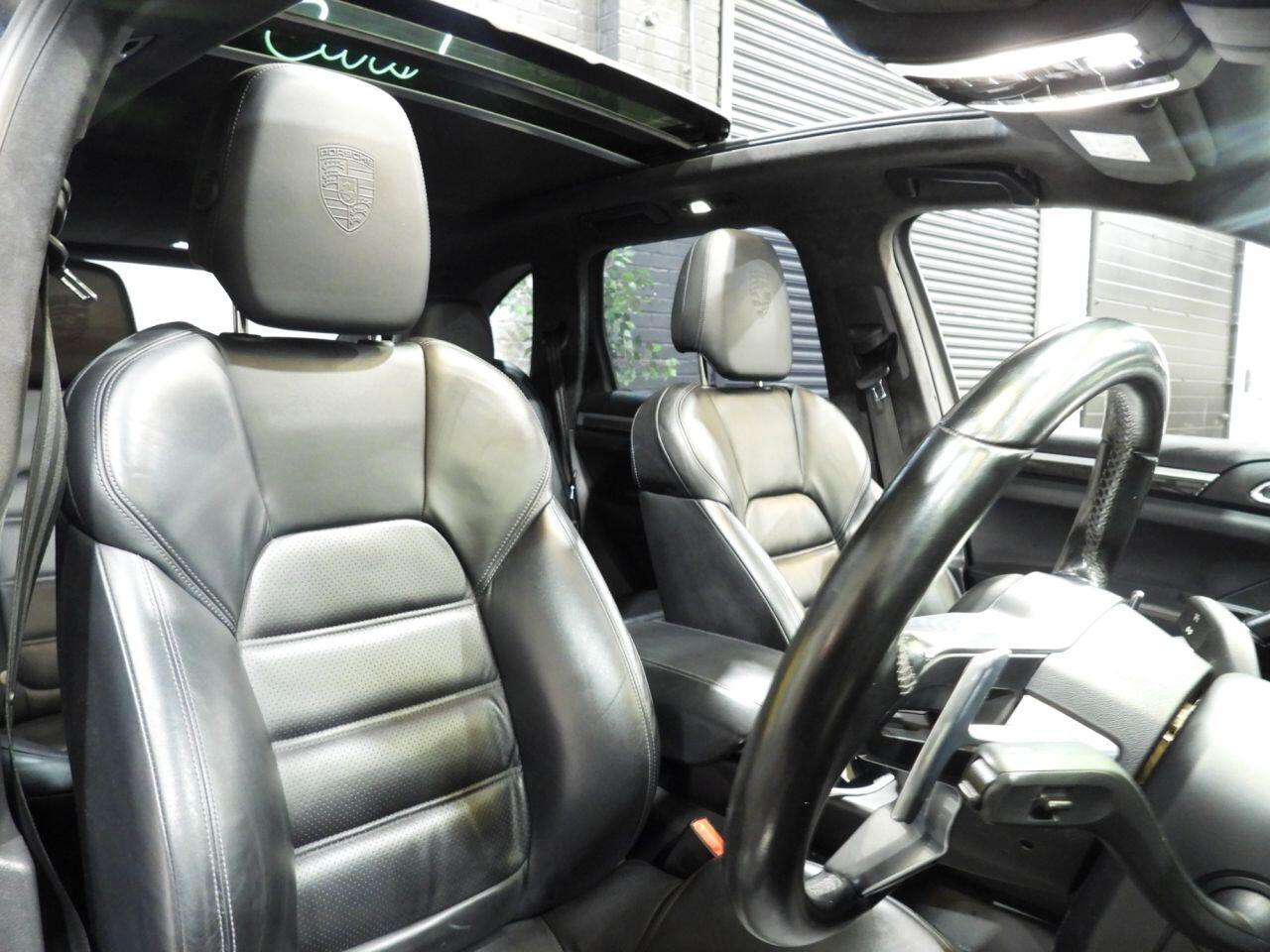 Porsche Cayenne view 31