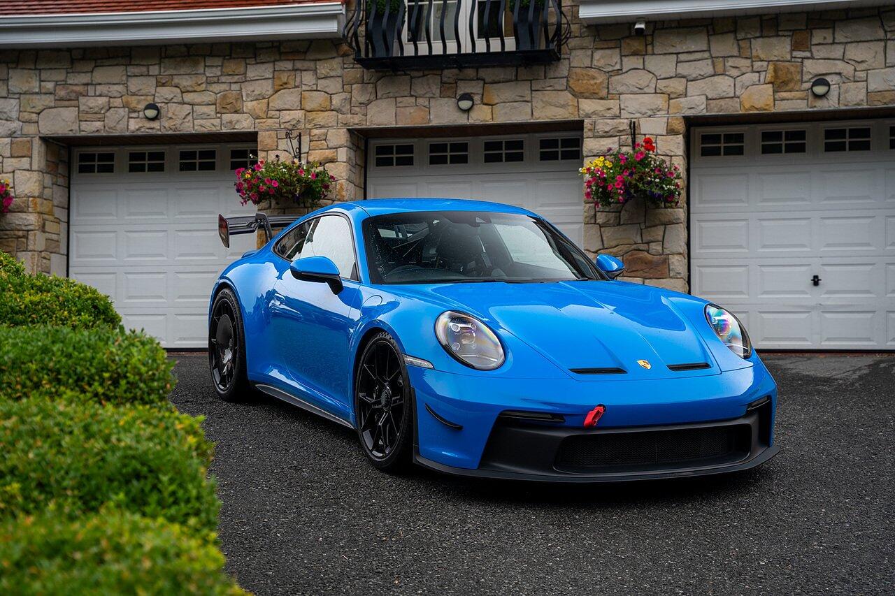 Porsche 911 view 102