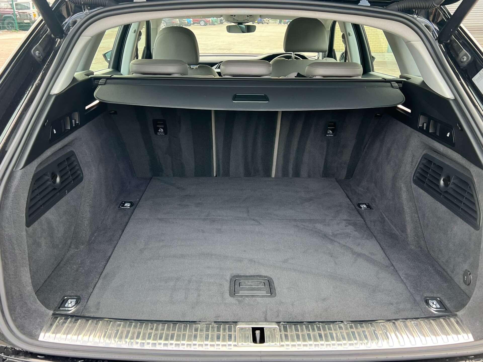 Audi E-Tron view 61