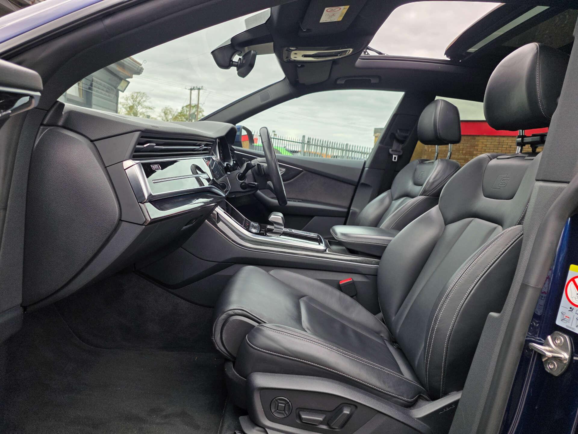 Audi Q8 view 22