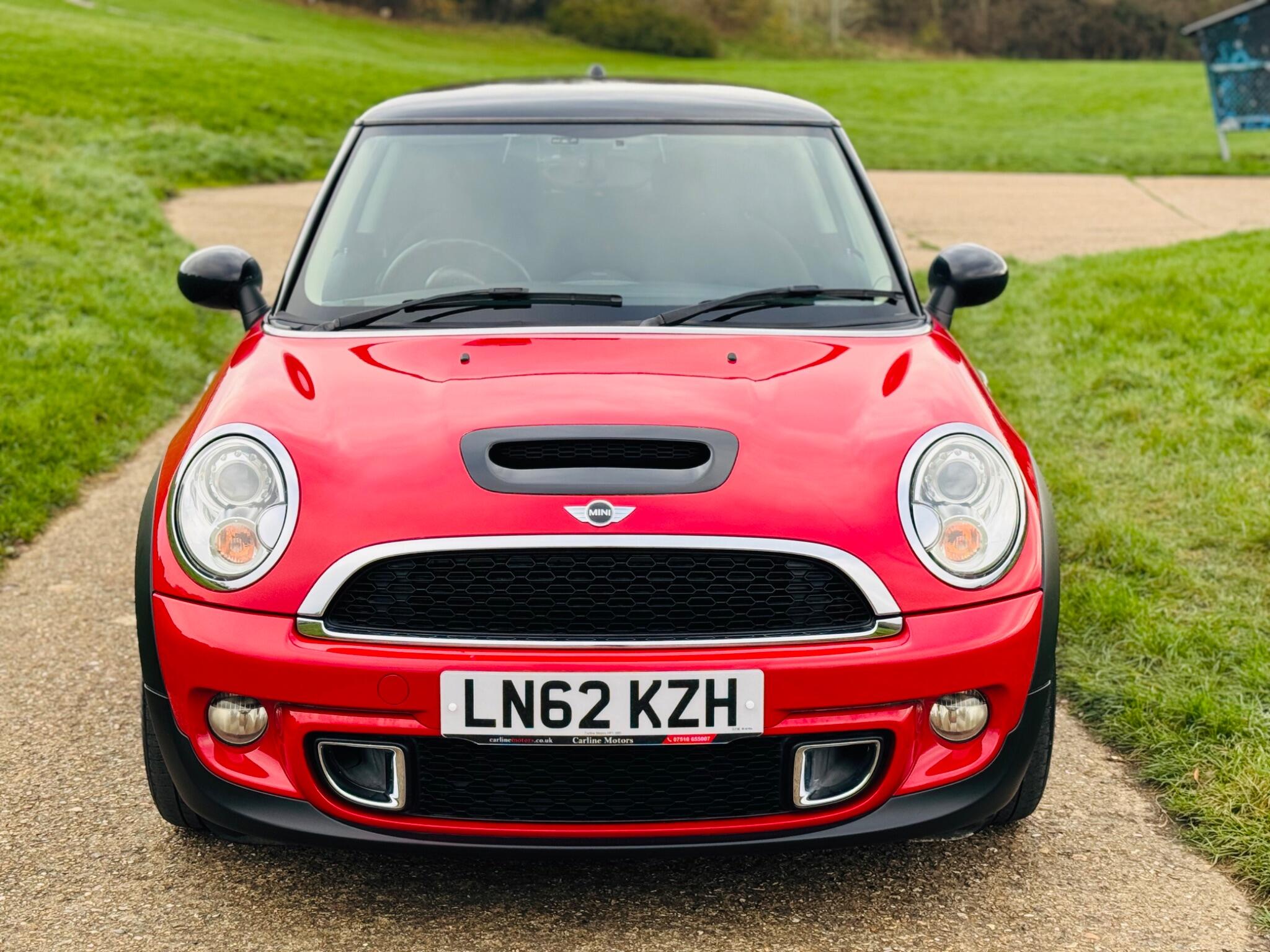 2013 MINI Hatch image 3